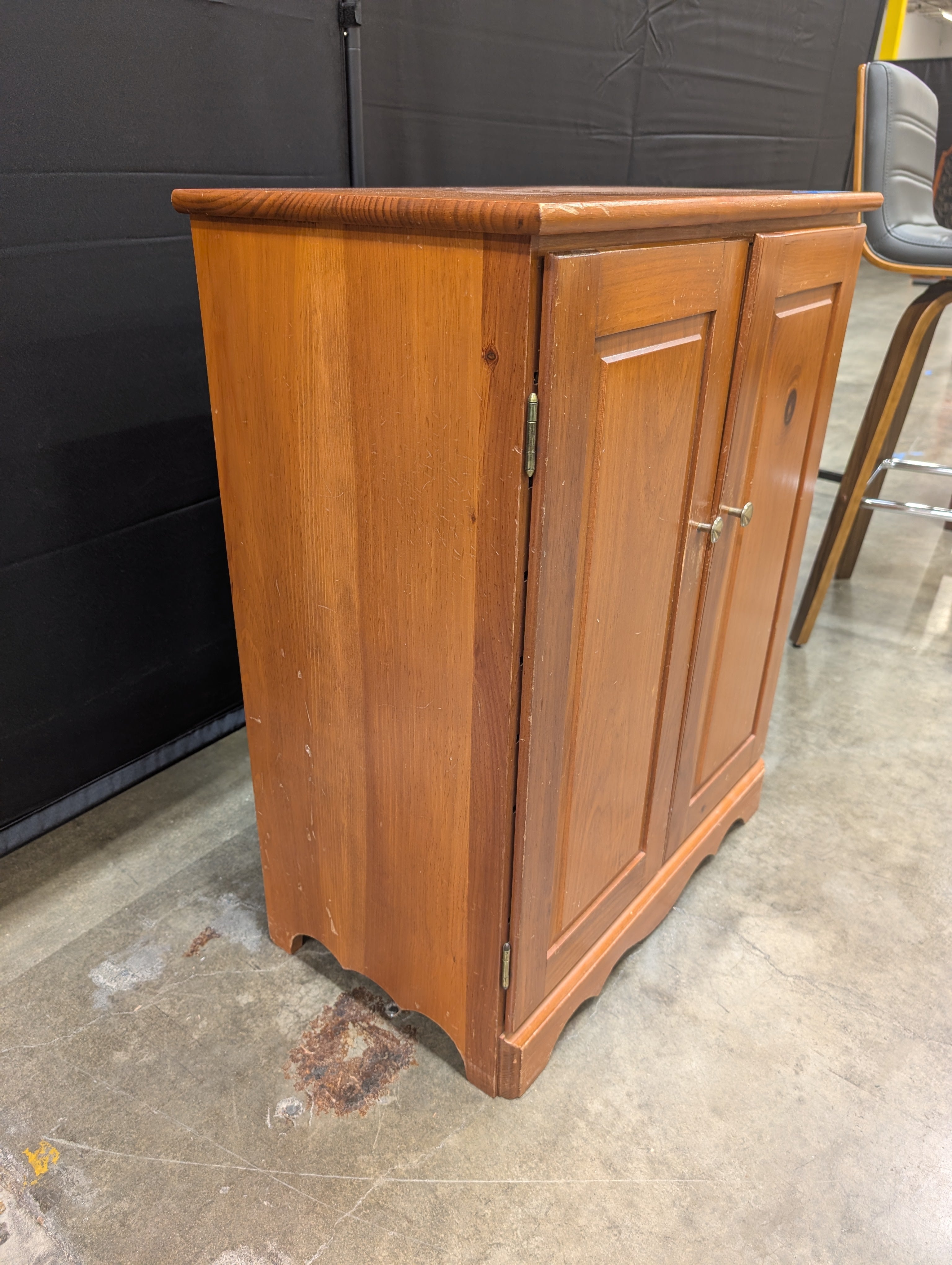 Knotty Pine Double-Door Cabinet in Wood