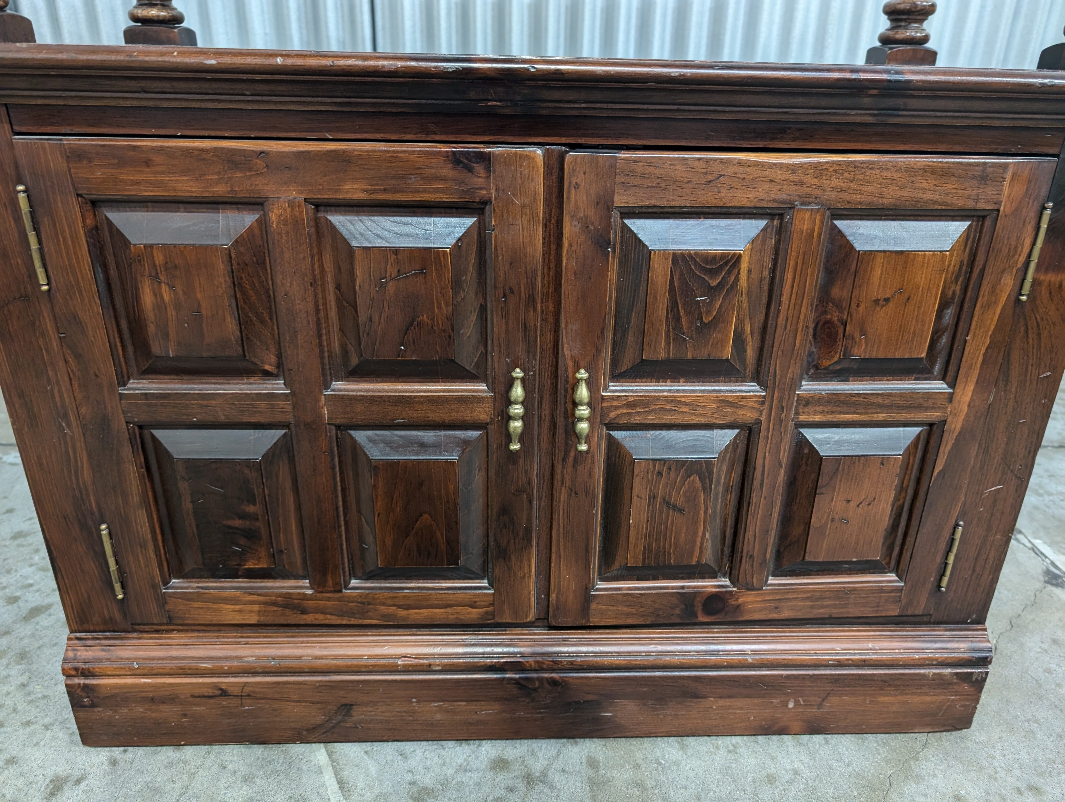 Traditional Dark Wood Display Shelf with Cabinet Base