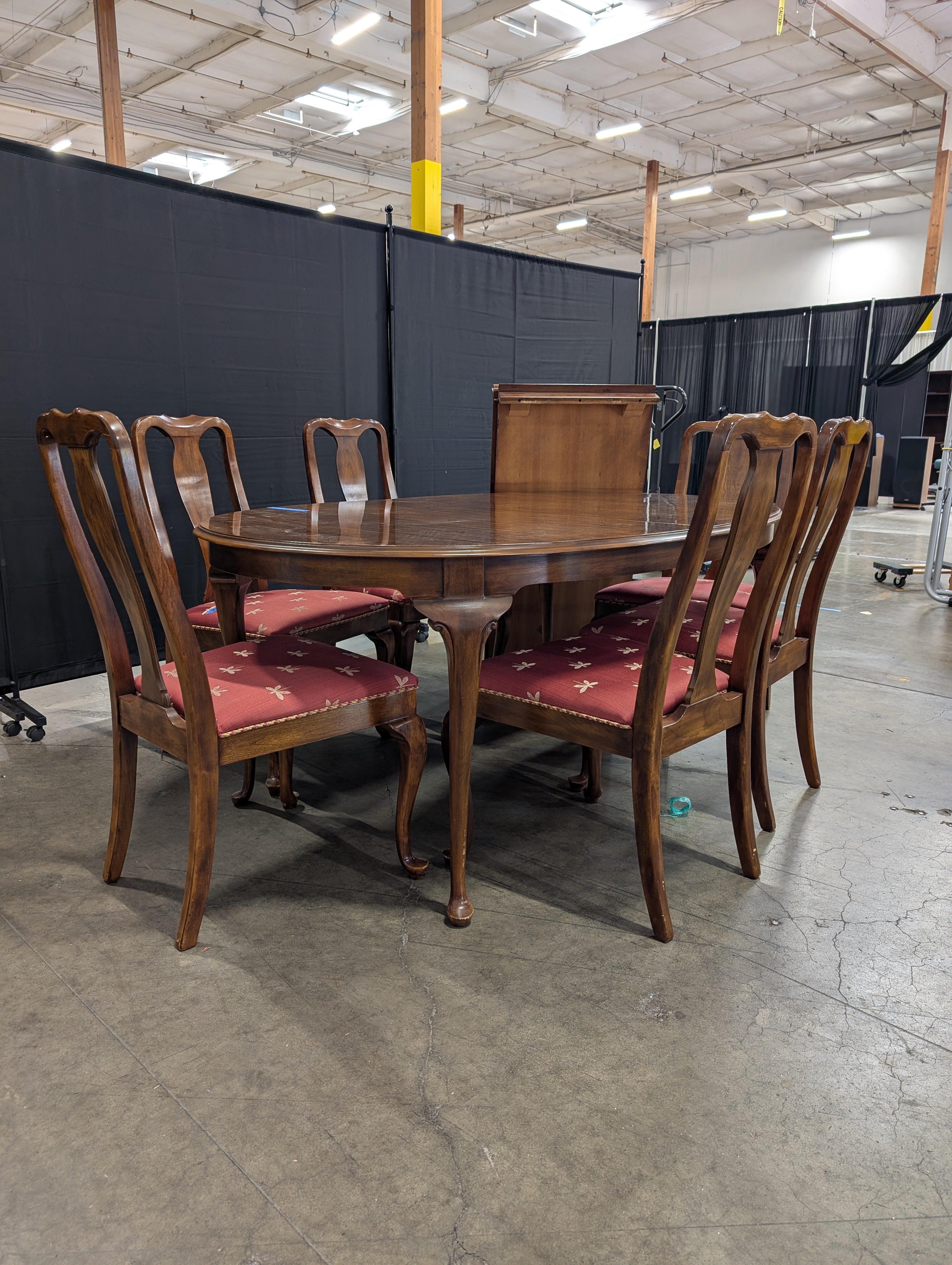 Drexel Traditional Dark Wood Oval Dining Table with Dragonfly Upholstered Chairs