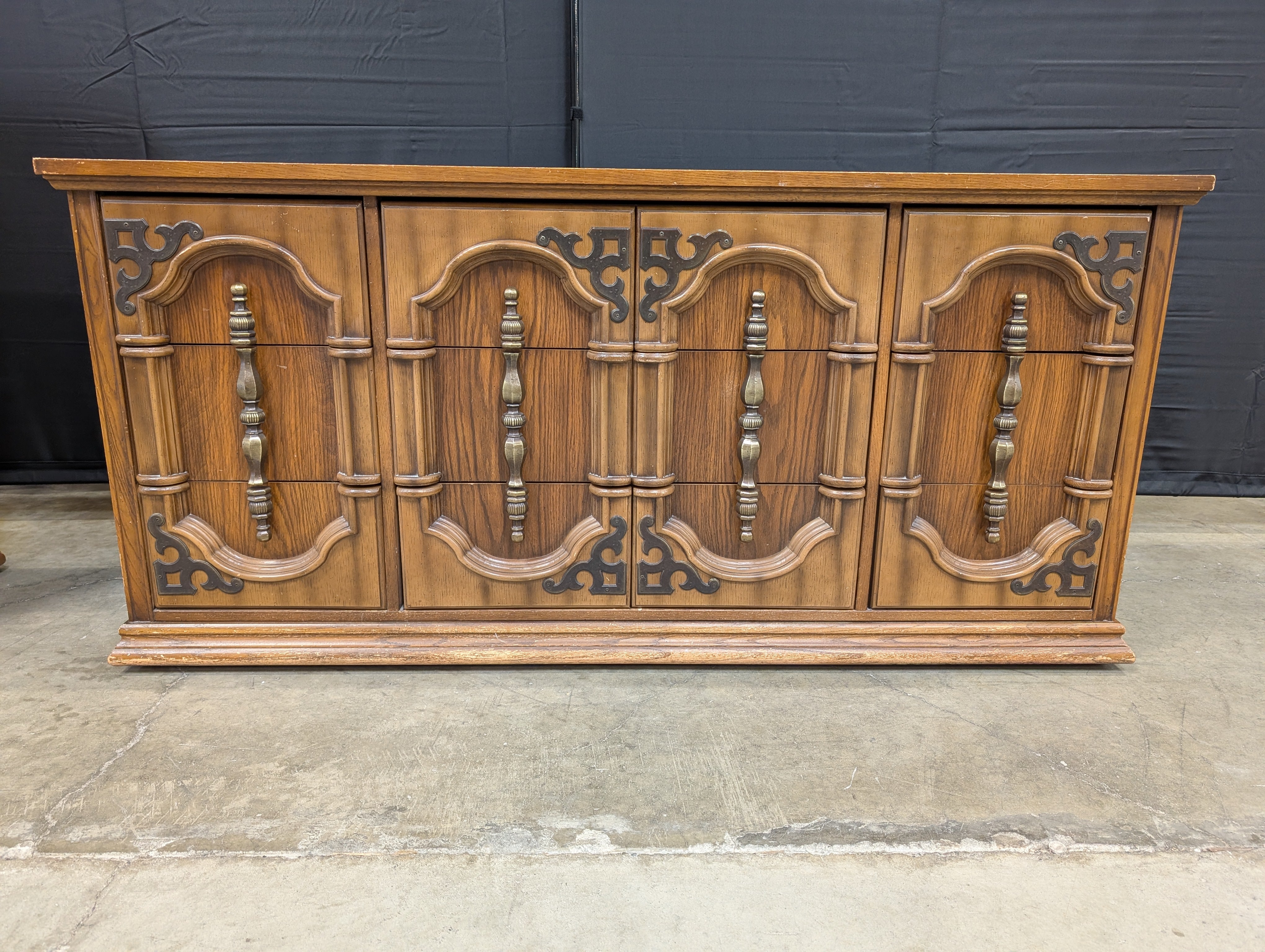 Bassett Furniture Carved Wood Nine Drawer Dresser