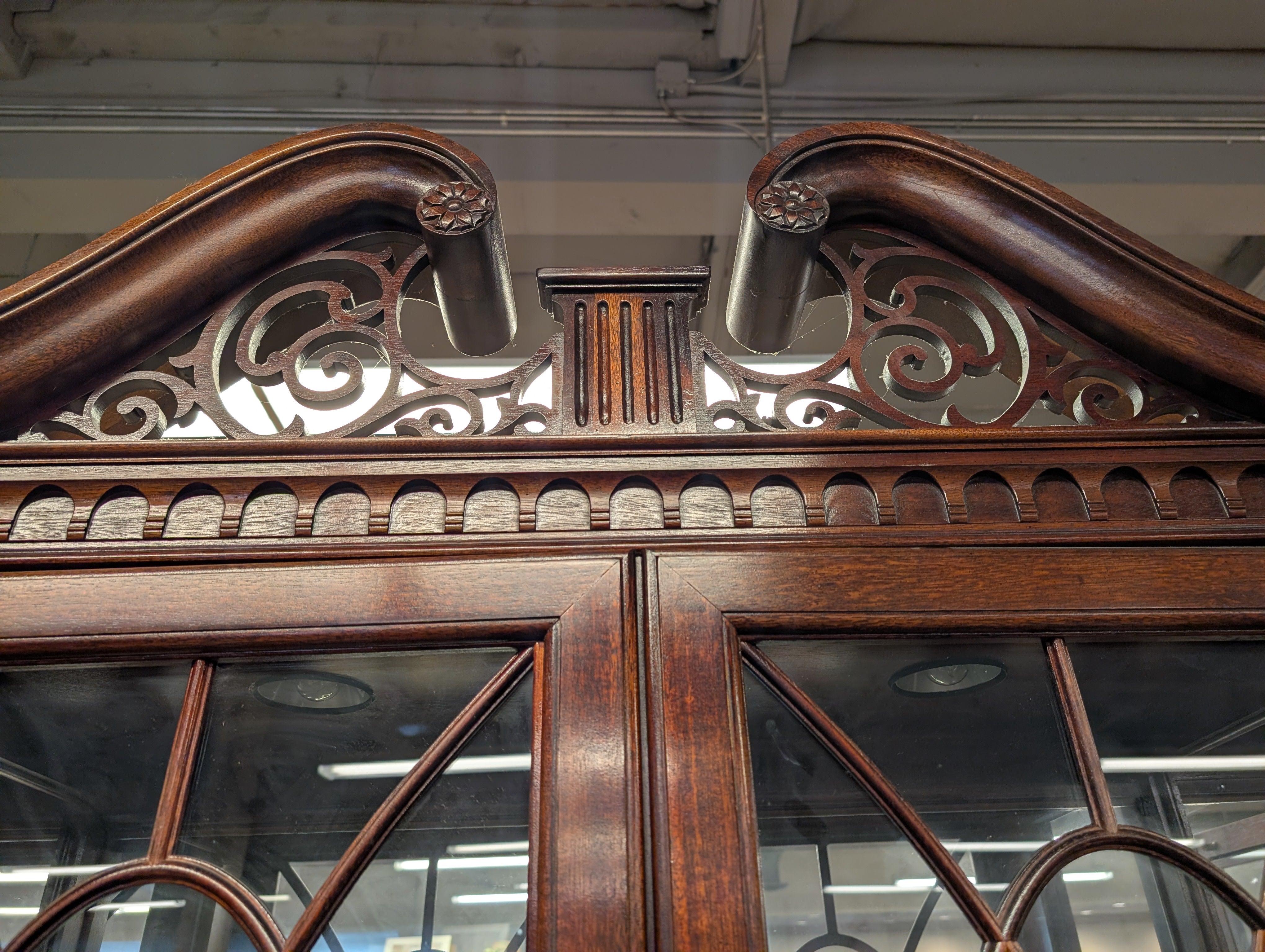 Thomasville Georgian Style Large Mahogany China Display Breakfront