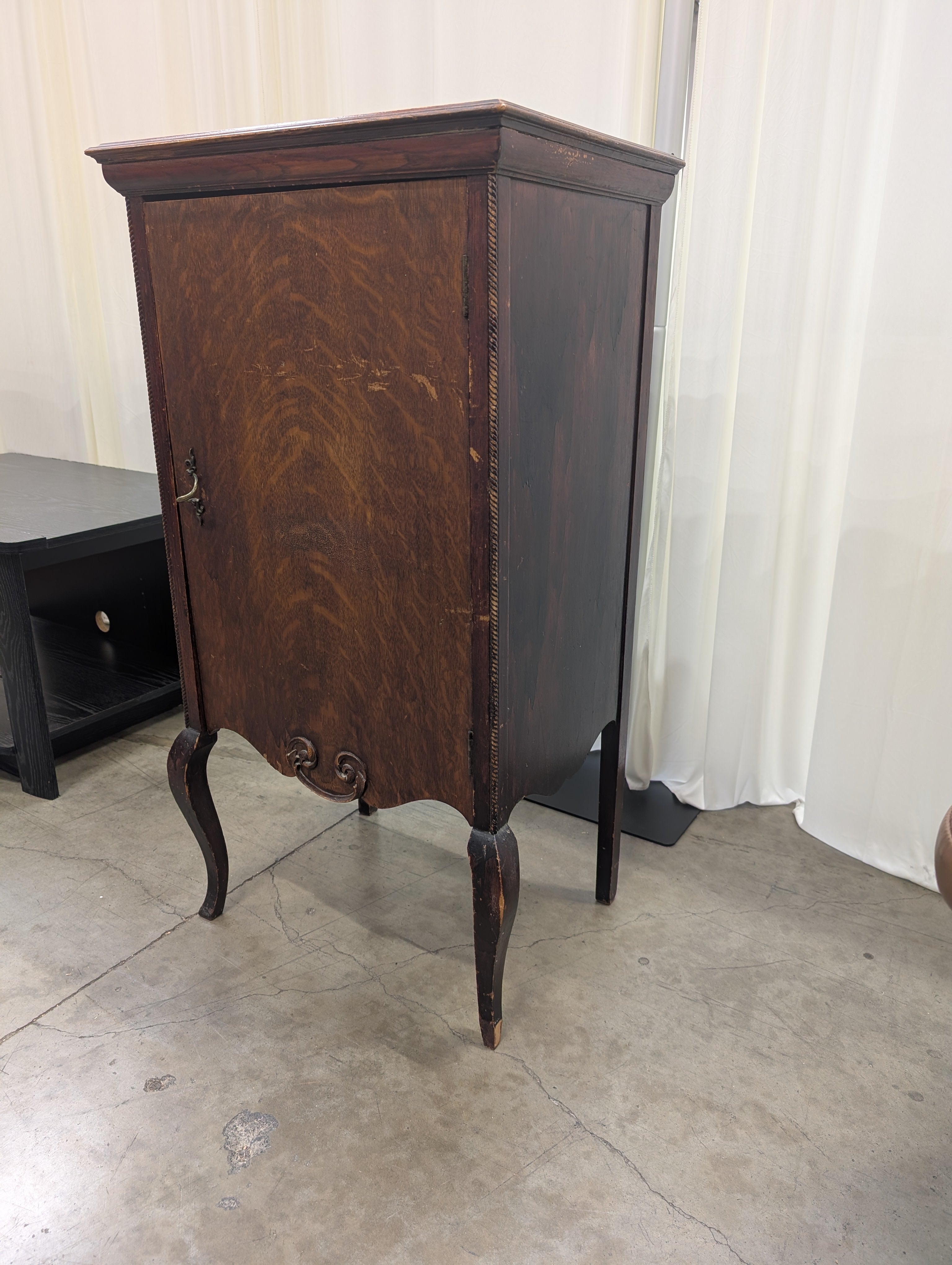 Antique Tiger Oak Single-Door Cabinet in Wood