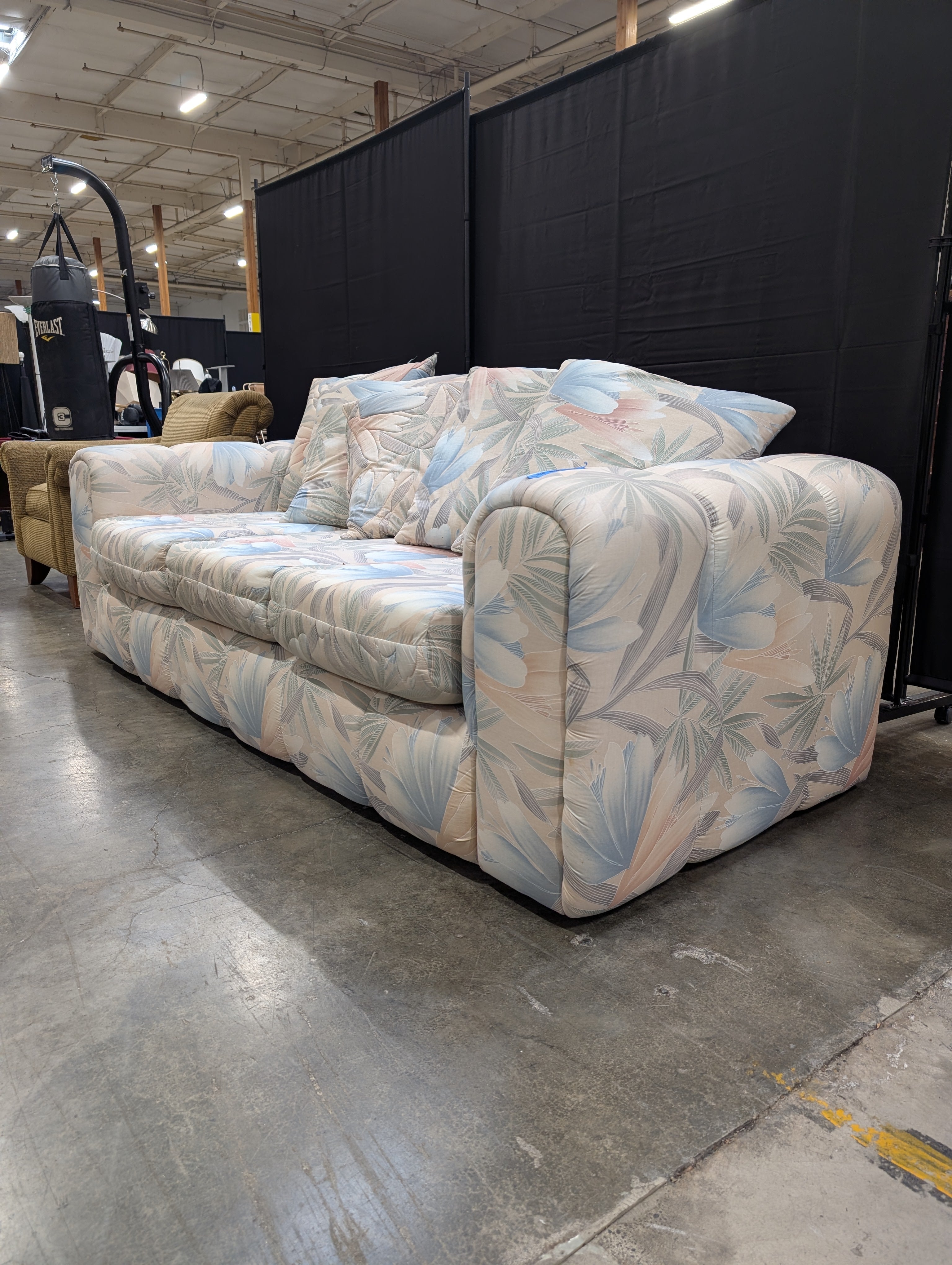 Vintage-Inspired Floral Pattern Three-Seater Sofa