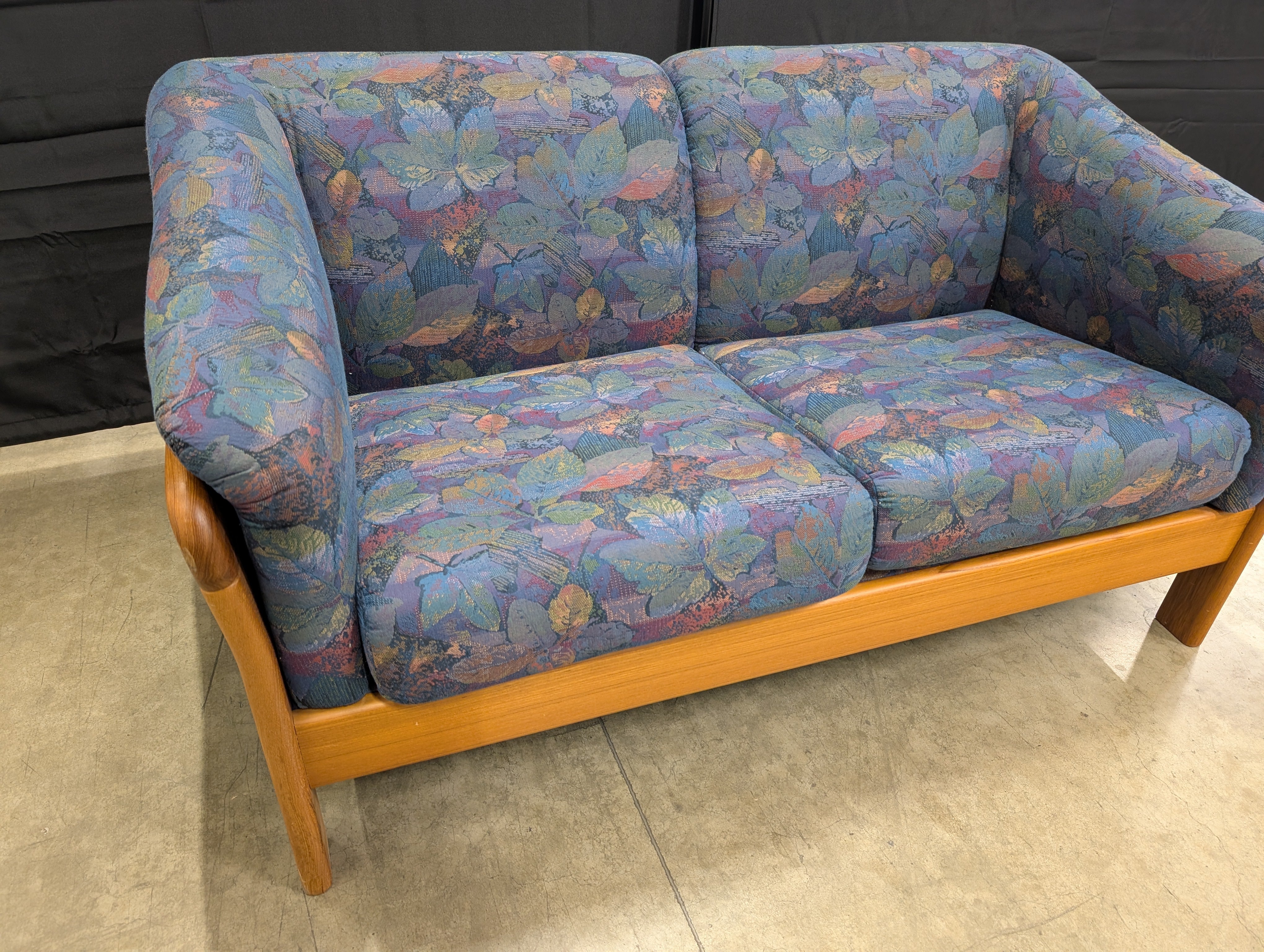 Vintage Style Two-Seater Sofa with Botanical Leaf Pattern and Wood Frame