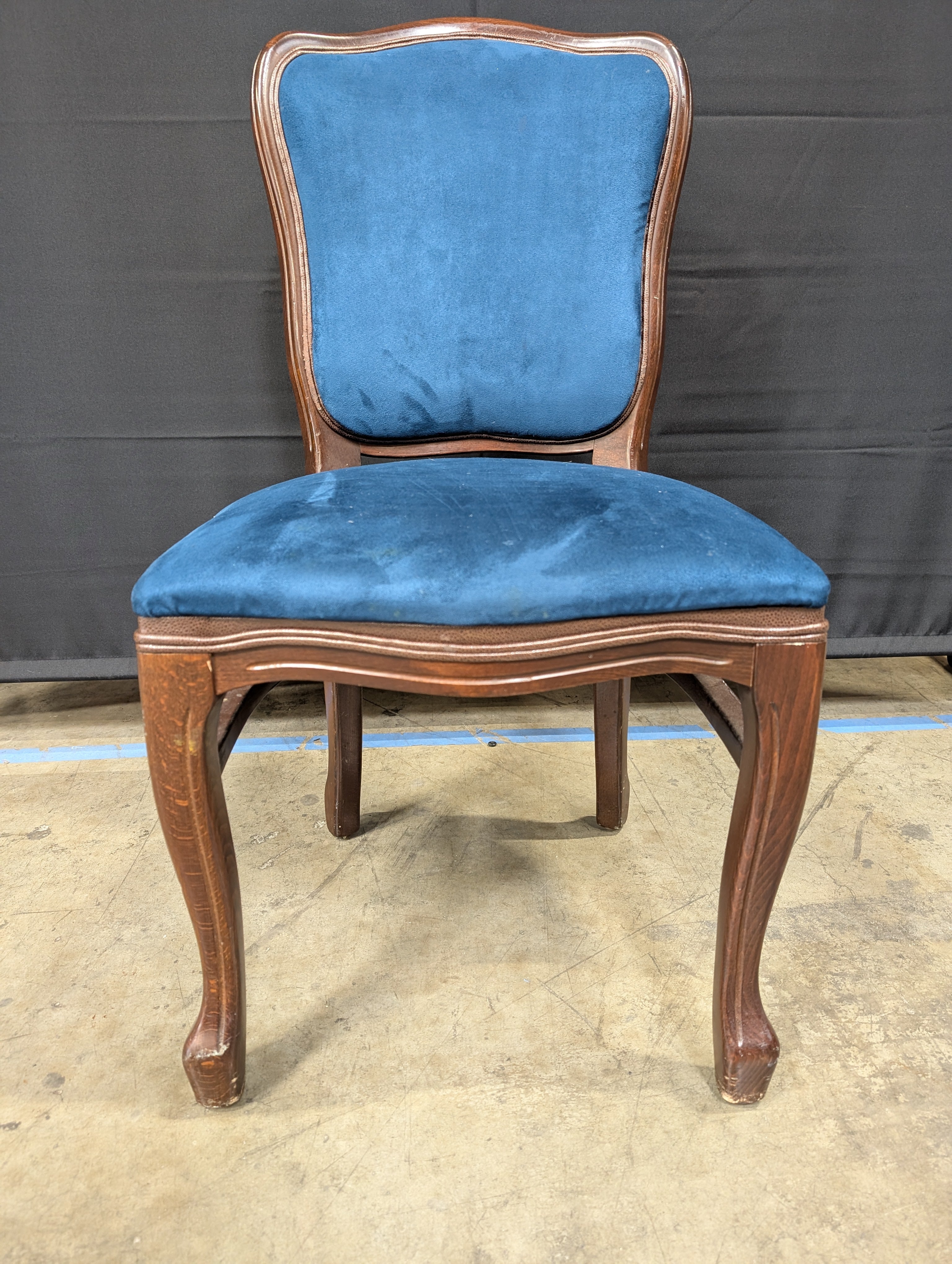 Vintage Style Deep Blue Velvet Accent Chair with Carved Wood Frame