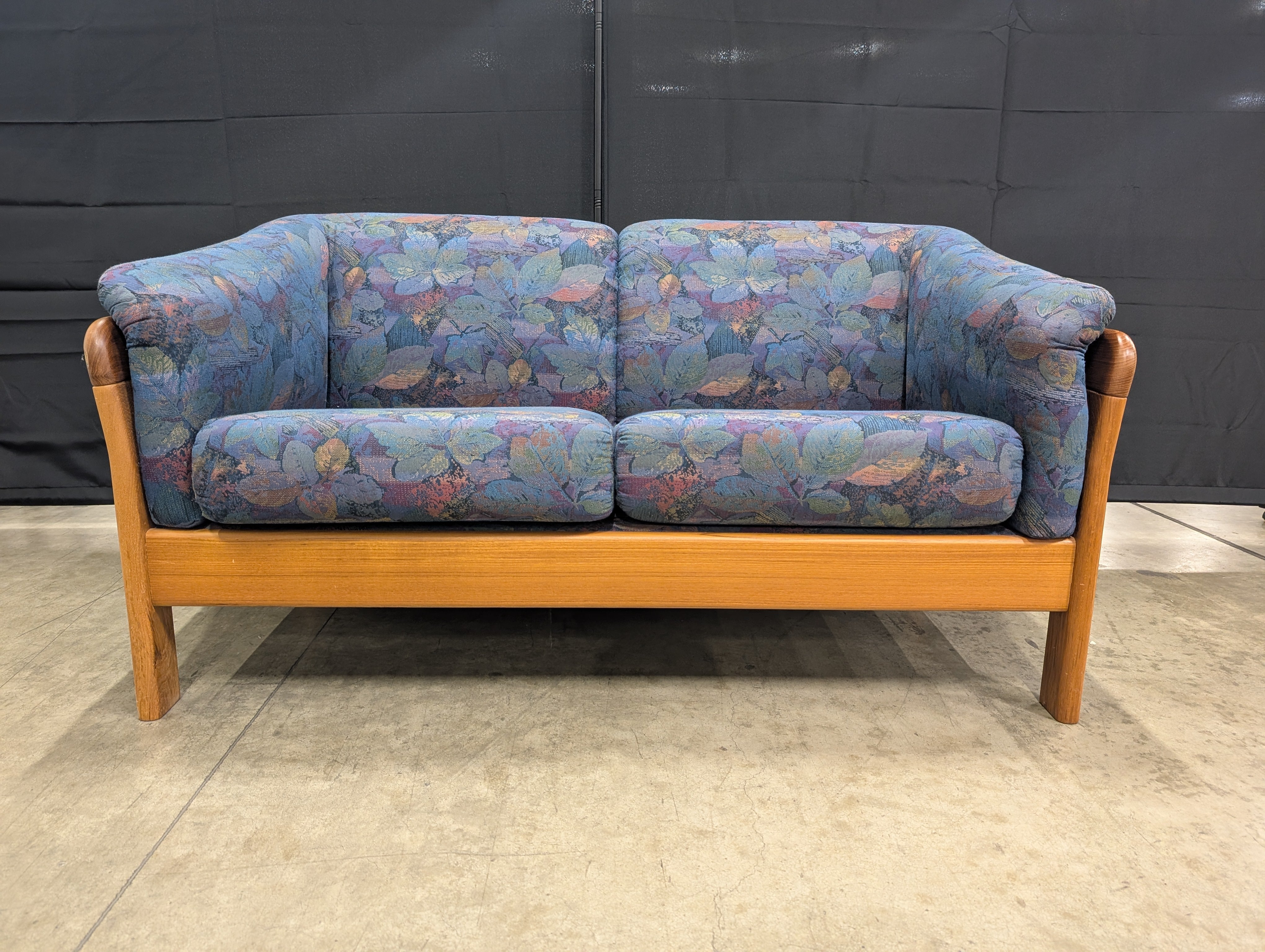 Vintage Style Two-Seater Sofa with Botanical Leaf Pattern and Wood Frame
