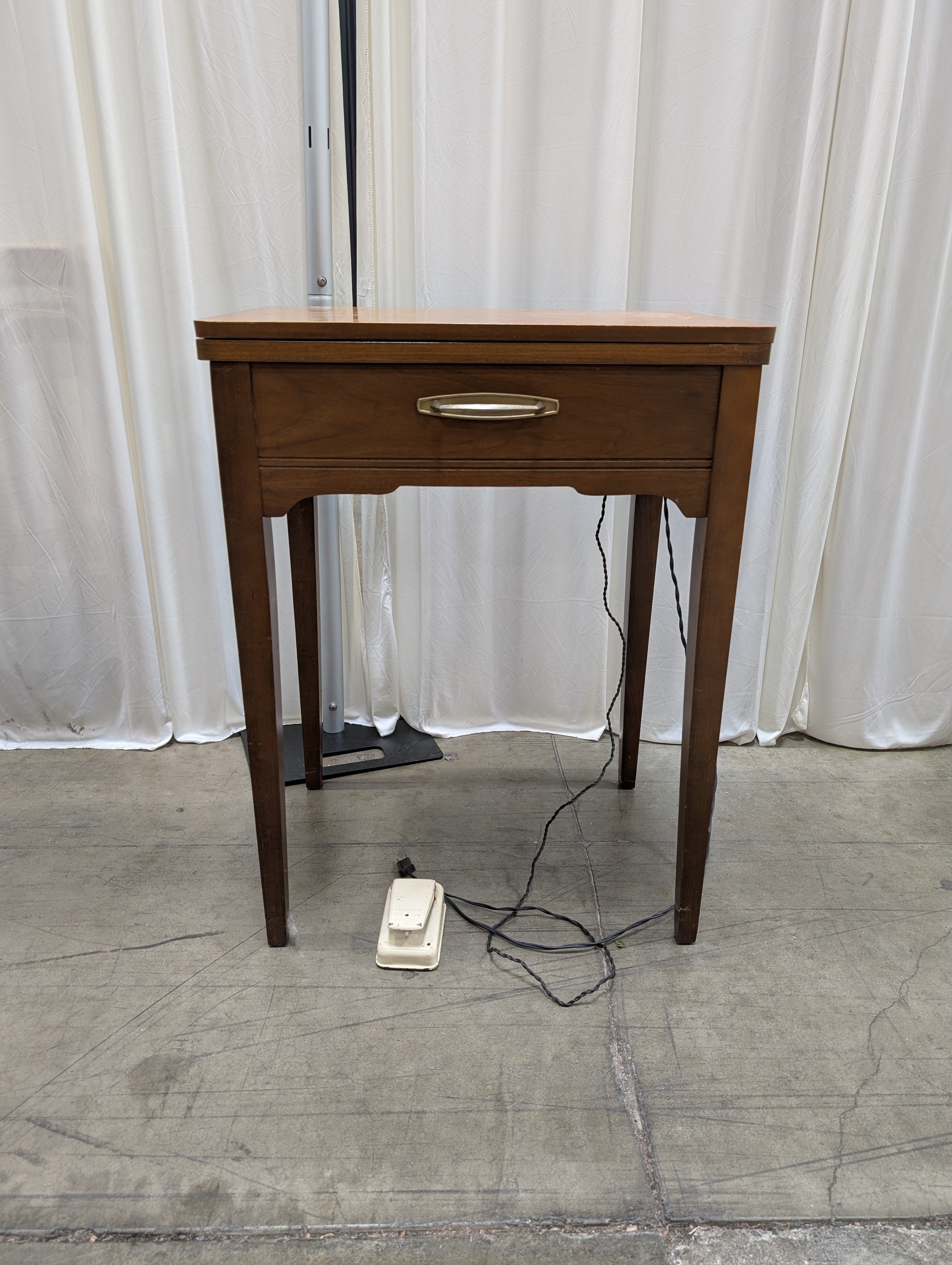 Vintage Wood Singer Sewing Machine Cabinet with Folding Leaf