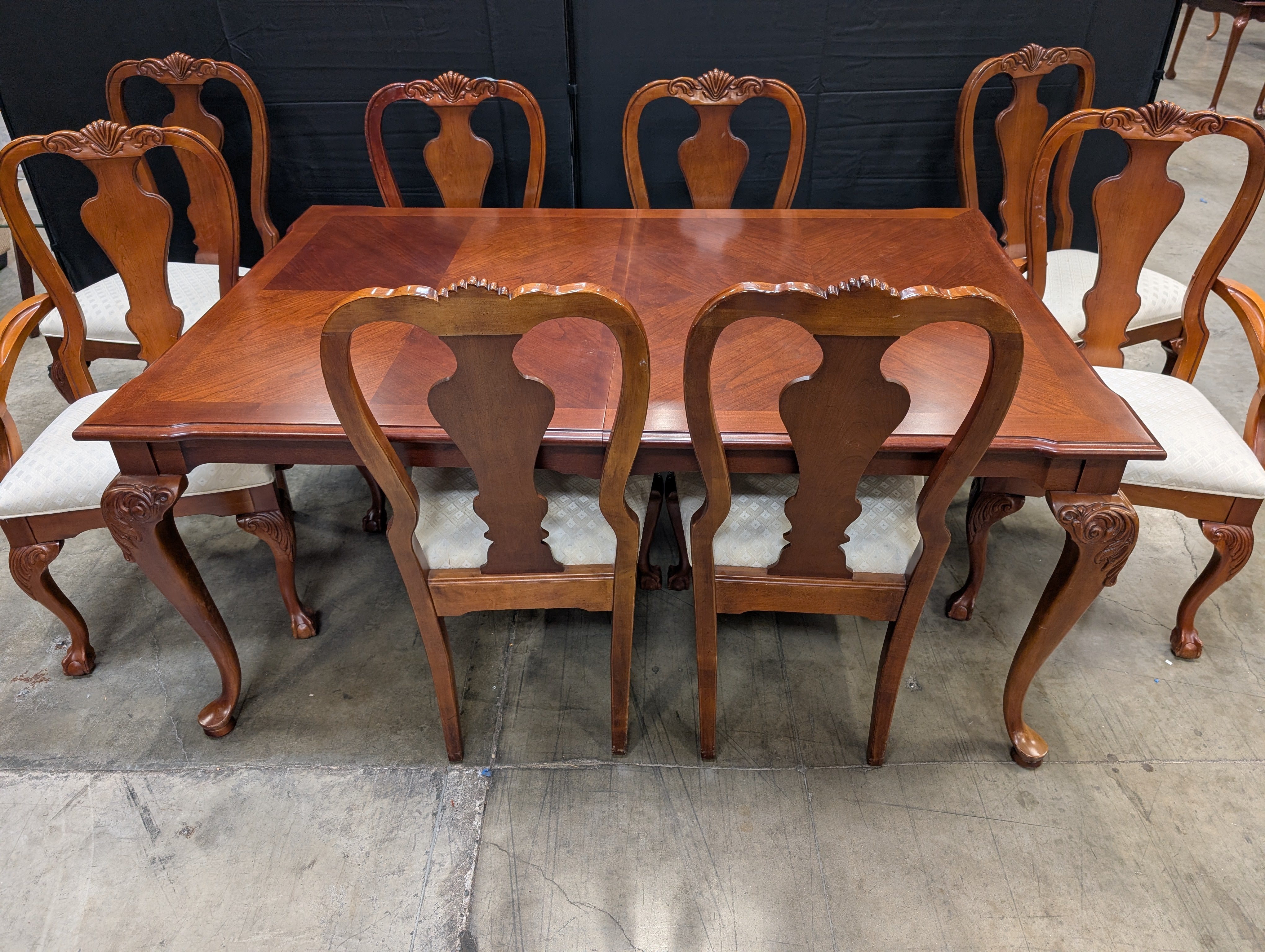 Traditional Thomasville Dining Table Set with 8 Chairs
