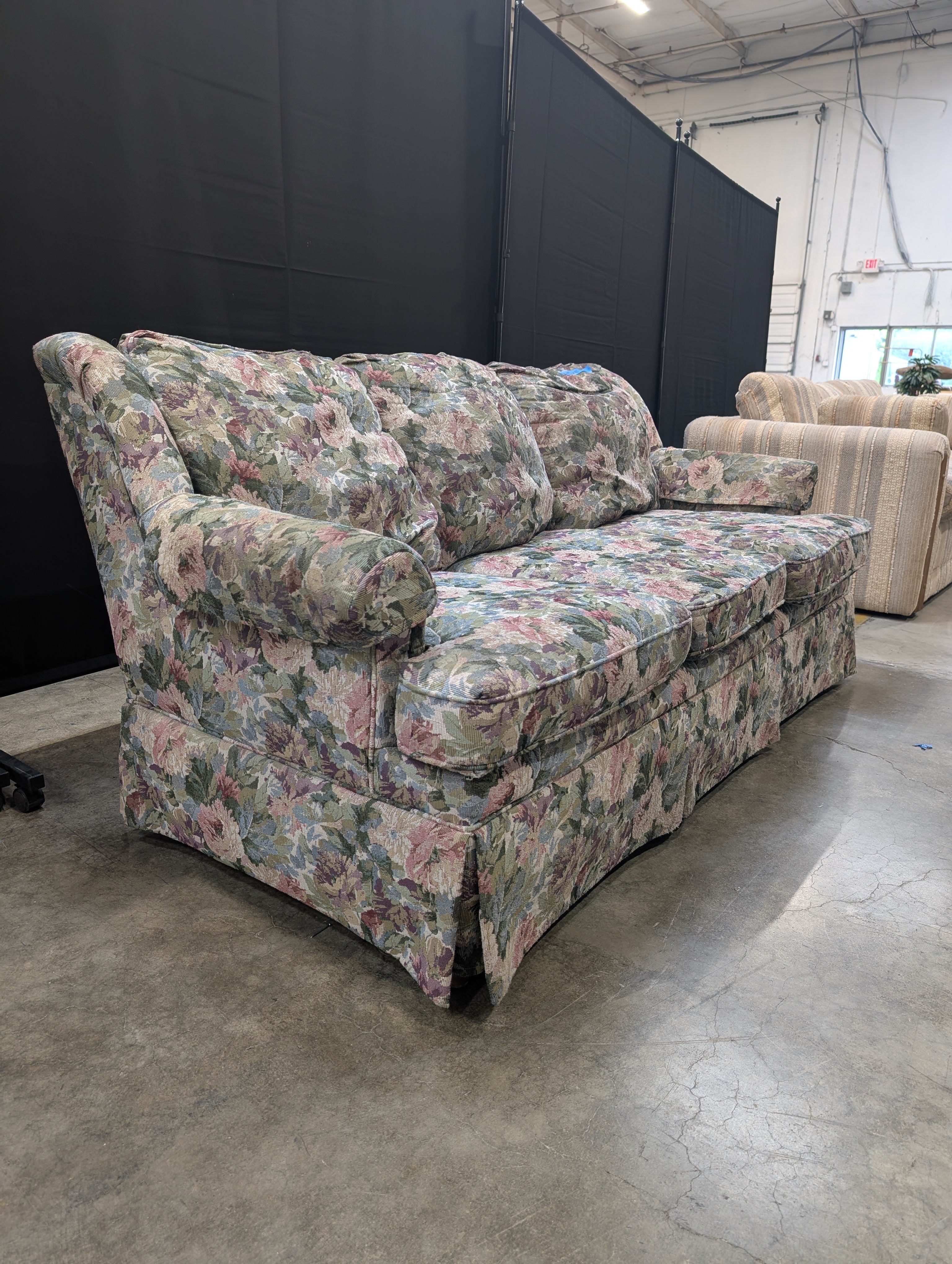 Traditional Floral Print Three-Seat Couch