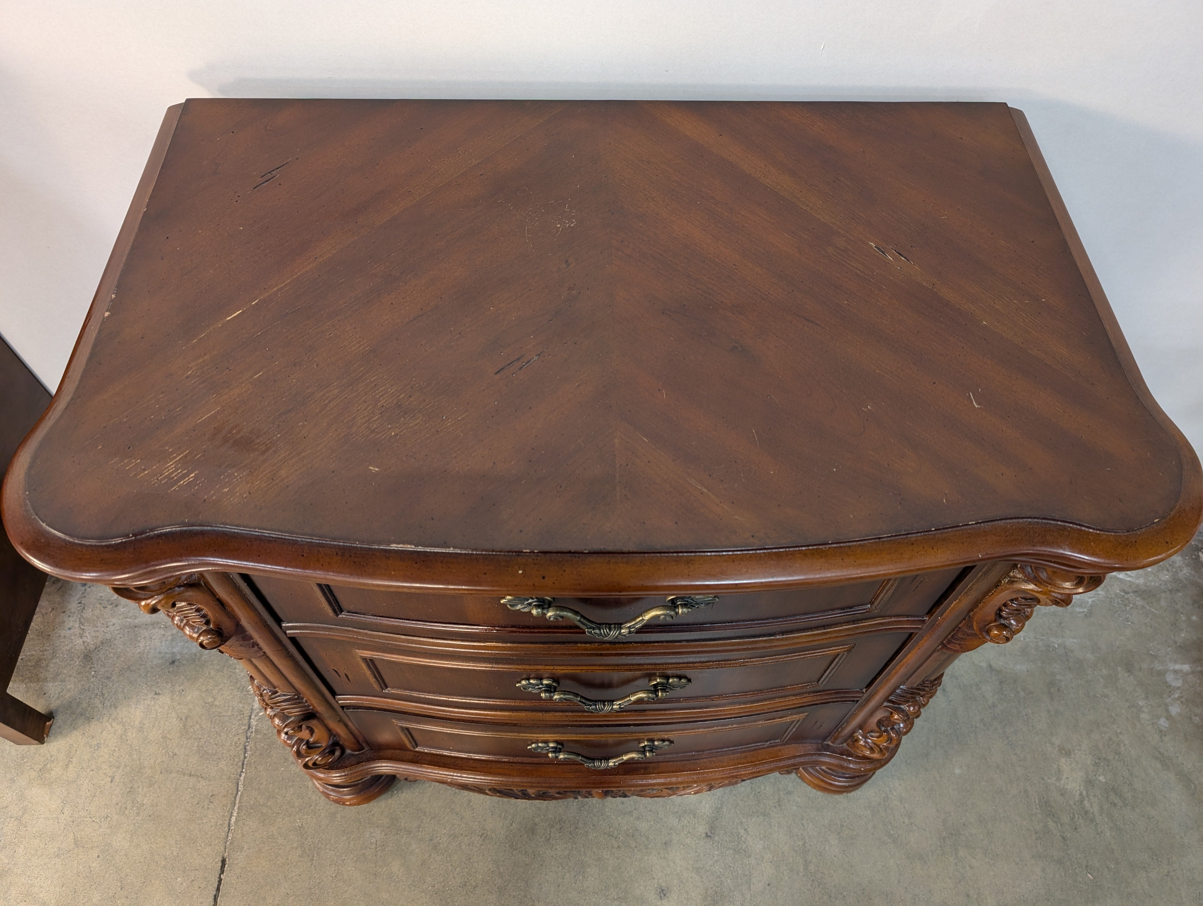 Ornate Carved Brown Wood 3-Drawer Nightstand Bedside Table