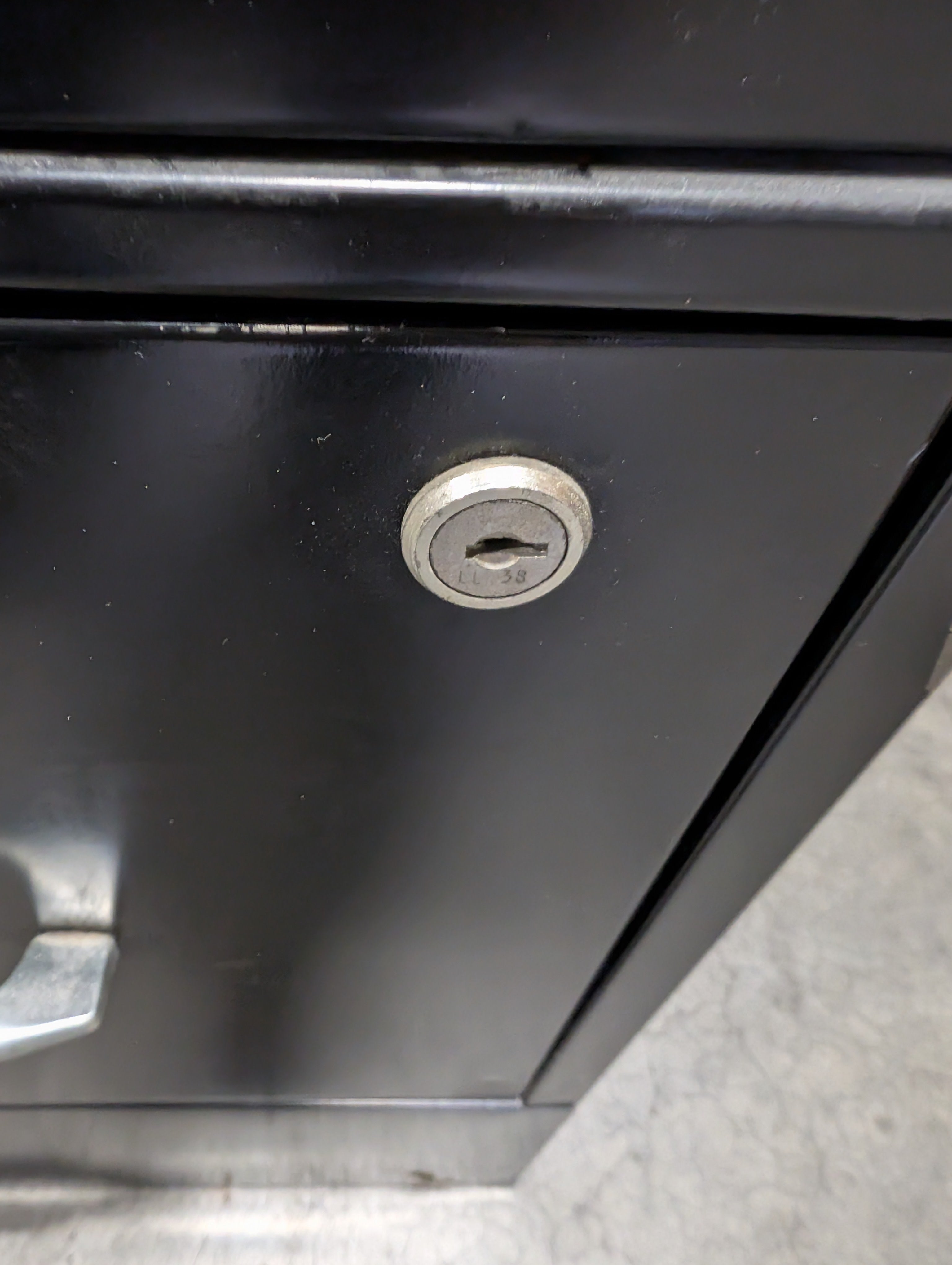 Unknown Brand Two-Drawer Metal Filing Cabinet no key