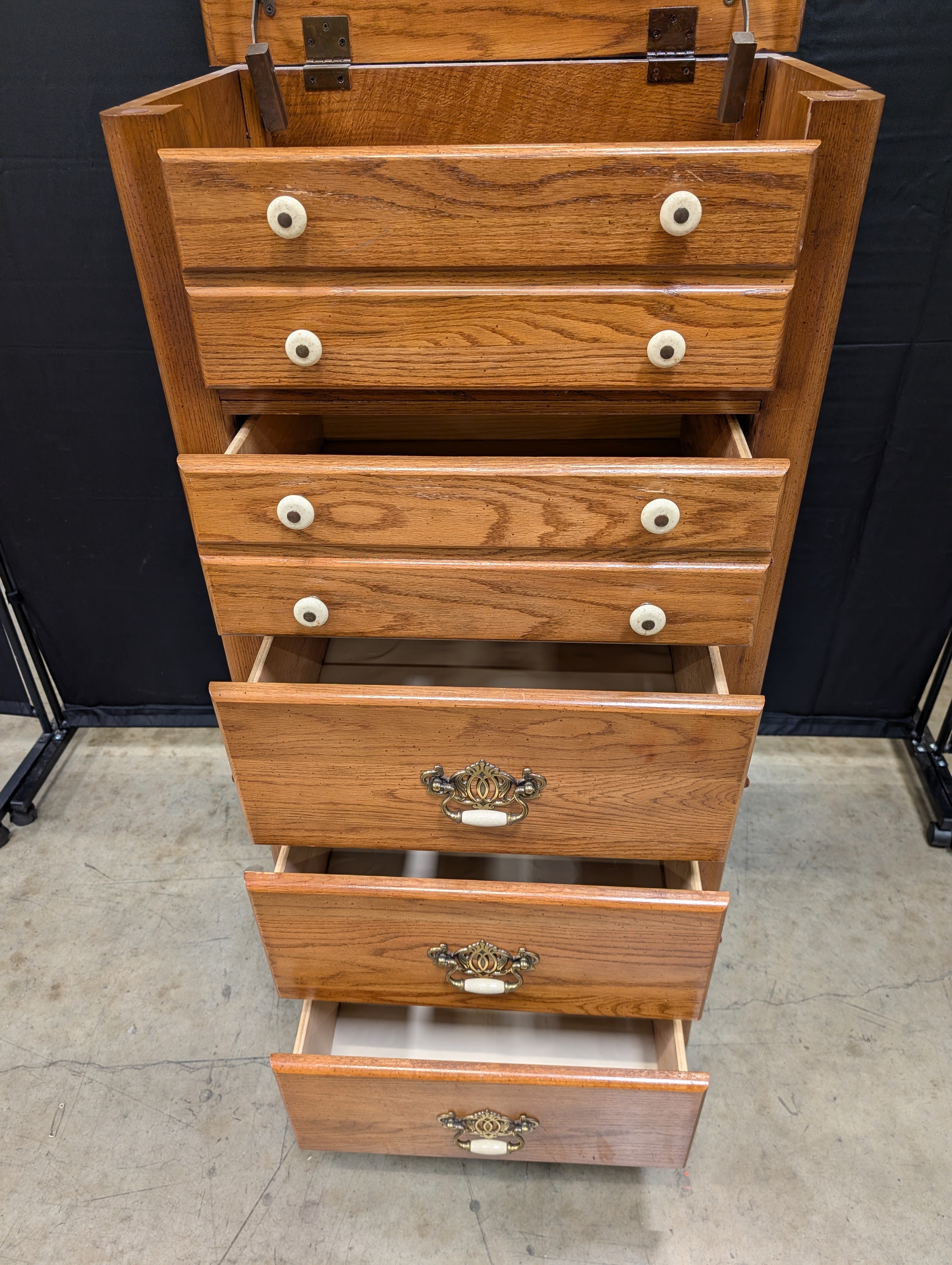 Bassett Traditional Wood Lingerie Chest with Vanity Top