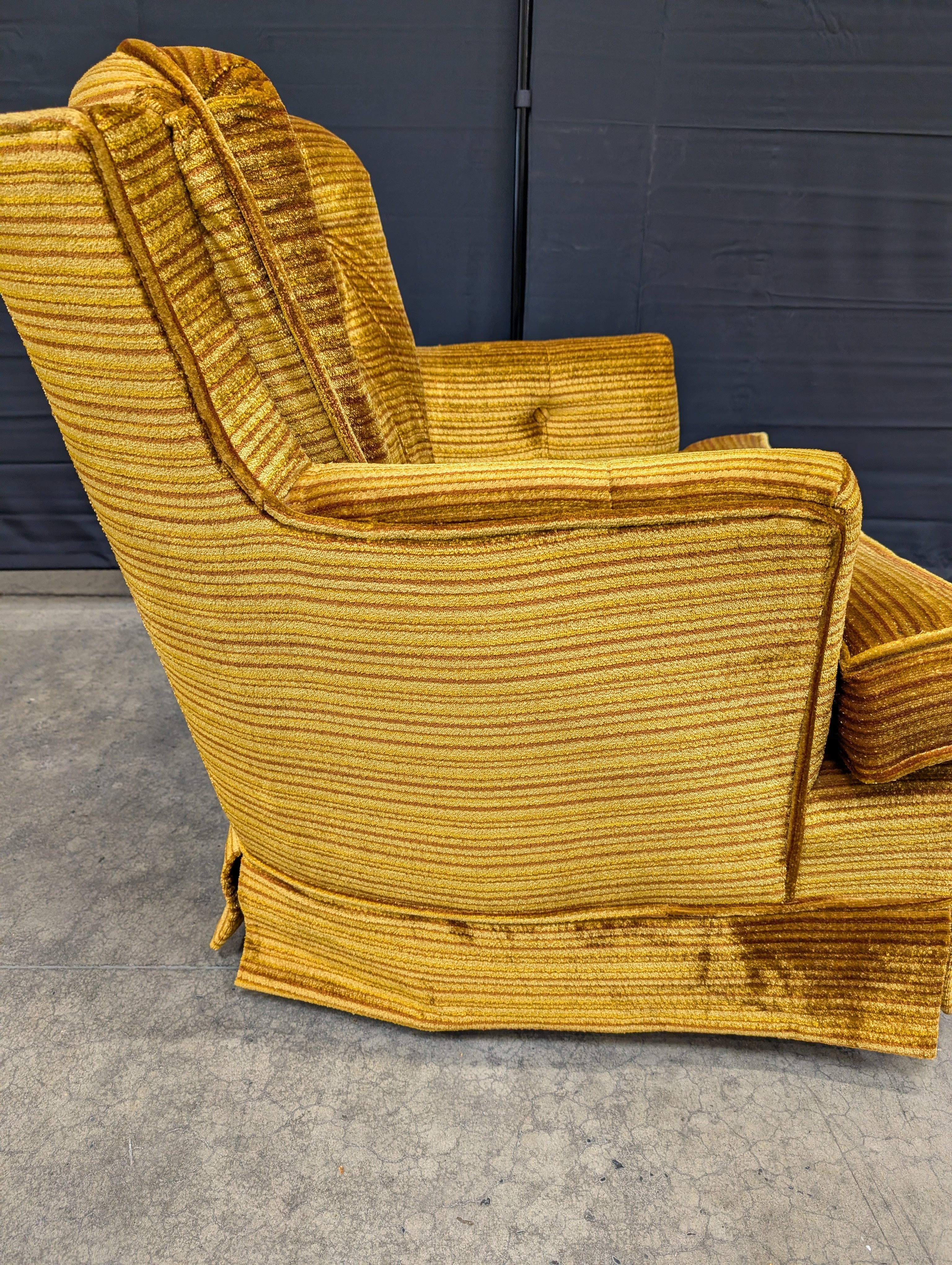 Retro Gold Corduroy Tufted Armchair