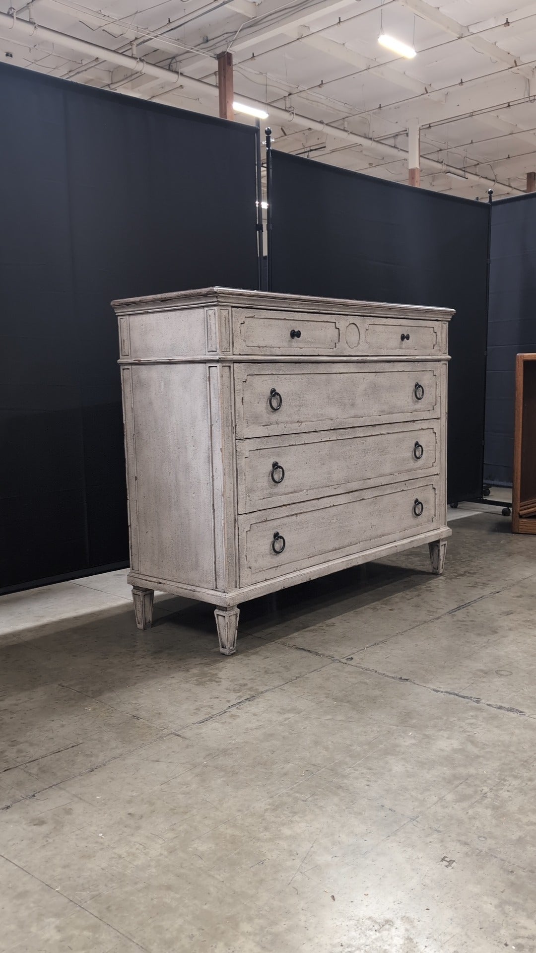 Bassett Furniture Verona 4-Drawer Rustic Farmhouse Style Distressed Wood Dresser