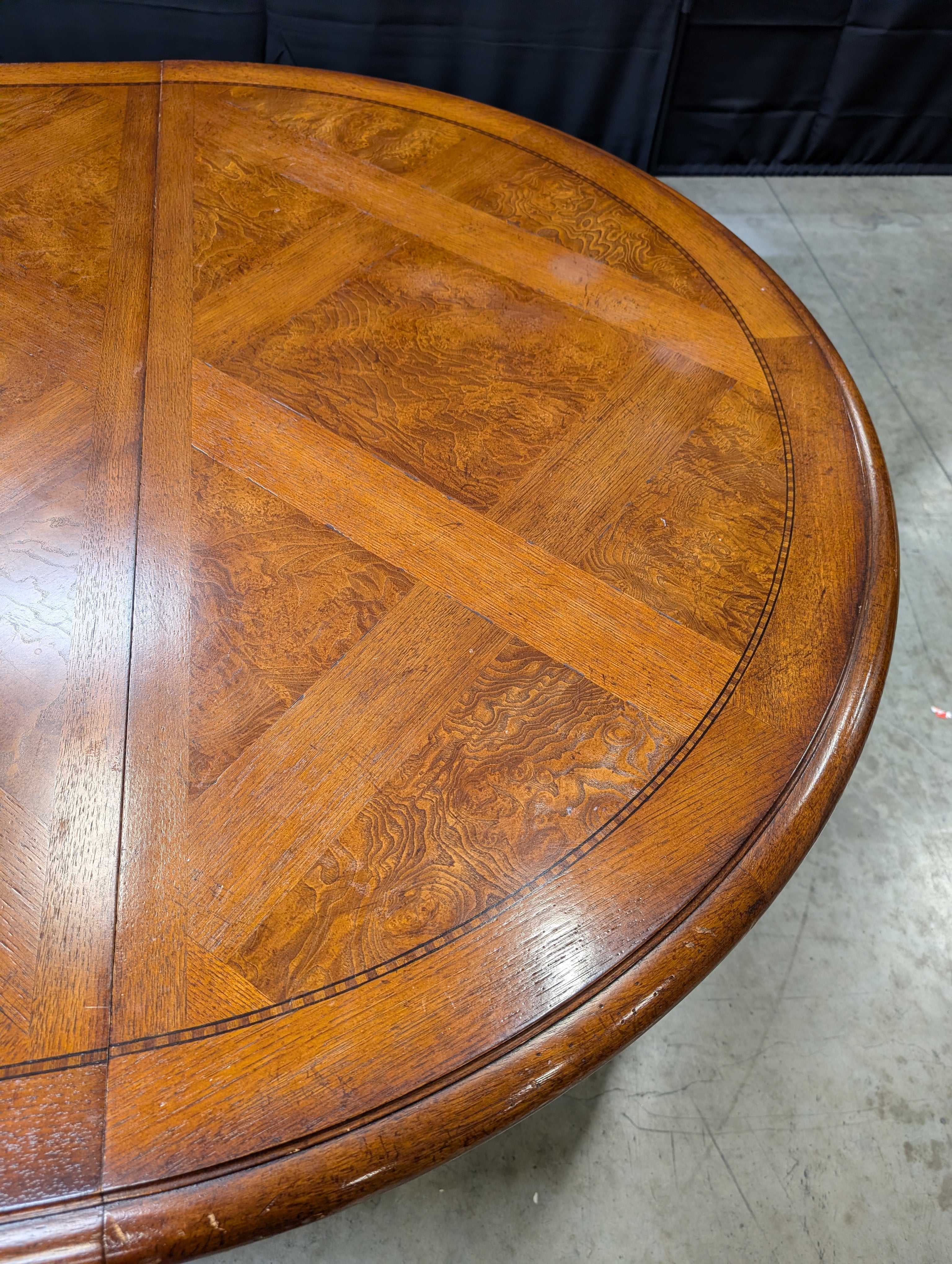 Round Inlaid Wood Pedestal Dining Table