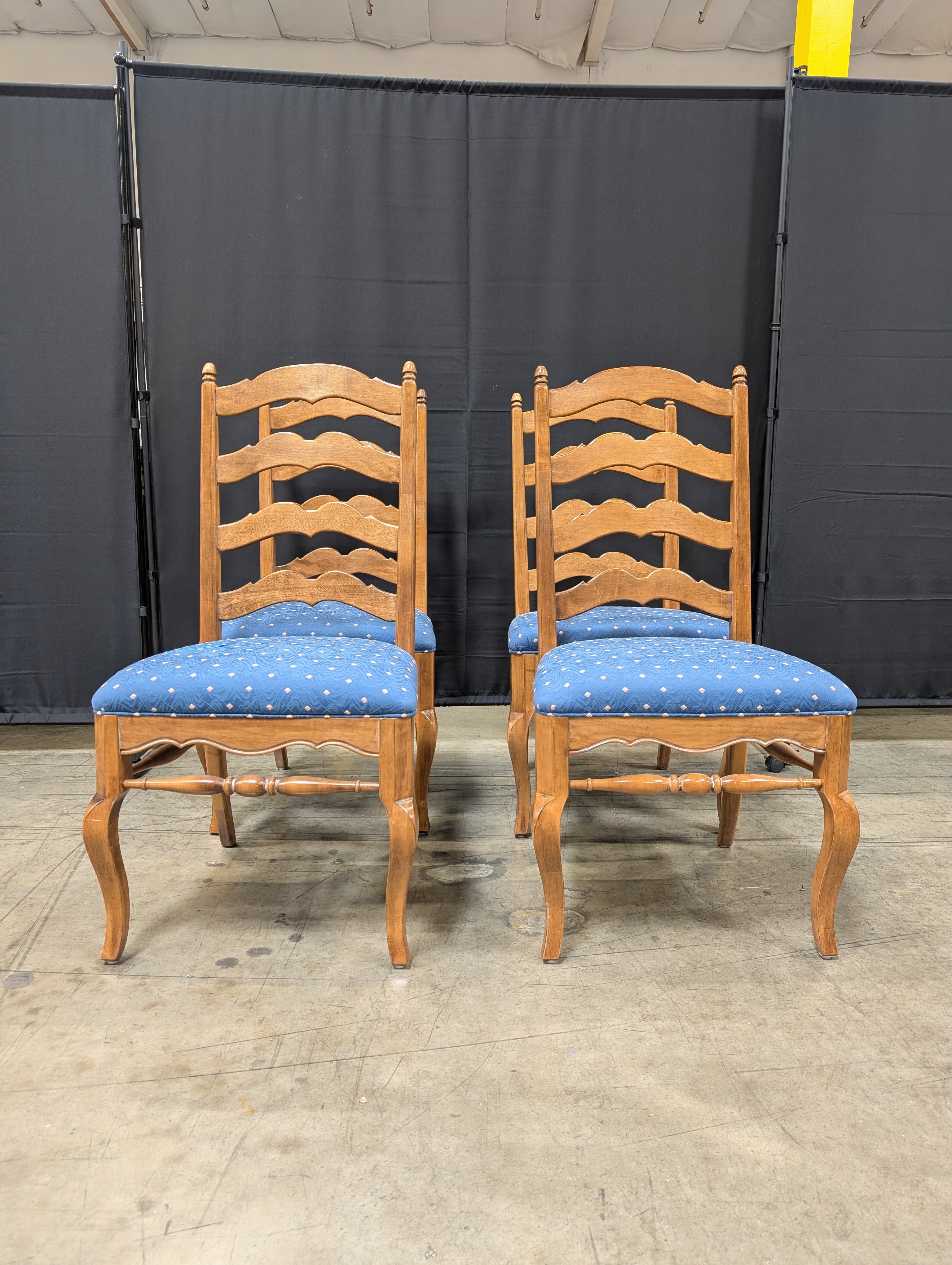 Ethan Allen Classic Solid Wood Oval Dining Table Set with 4 Chairs