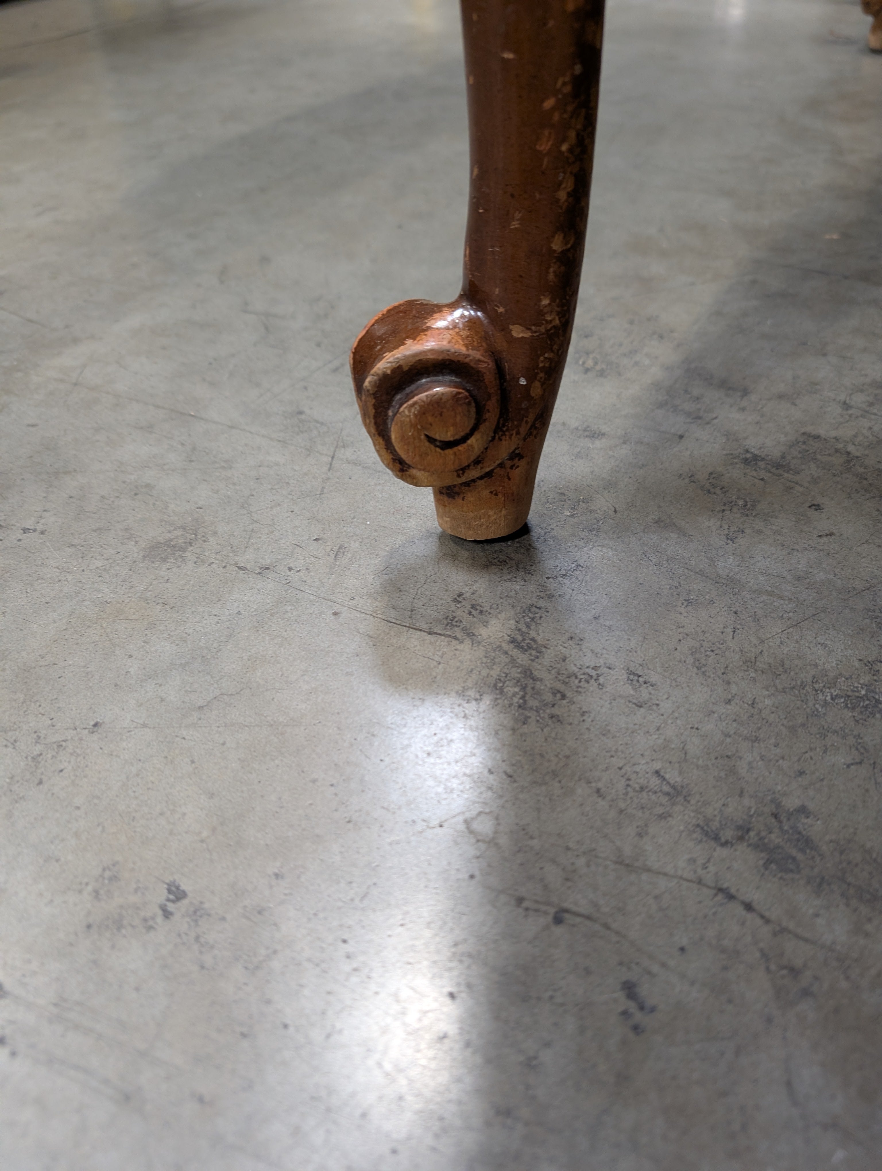 Traditional Cabriole Leg Wood Dining Table