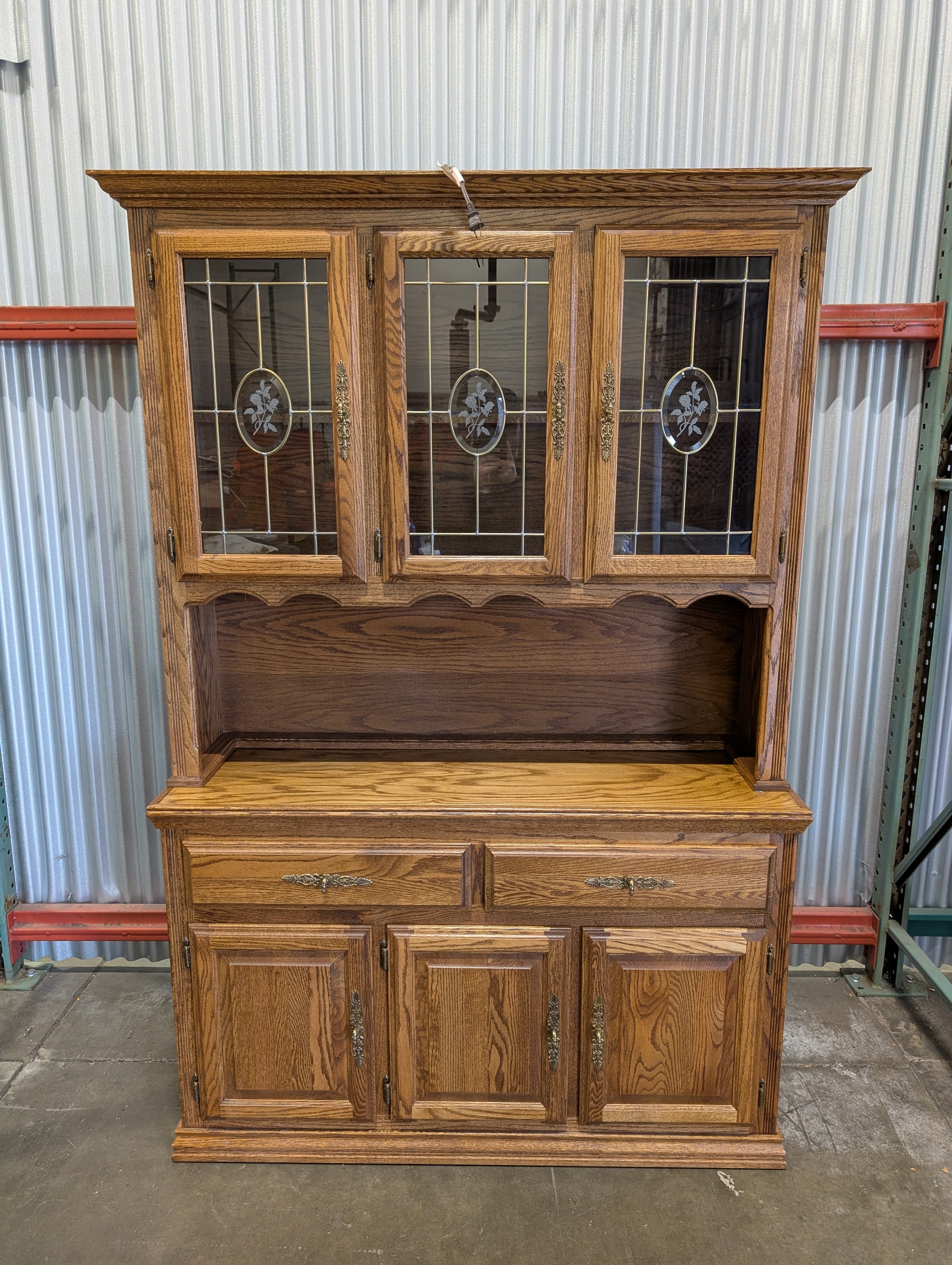 Traditional Oak Wood Display Hutch with Leaded Glass Doors