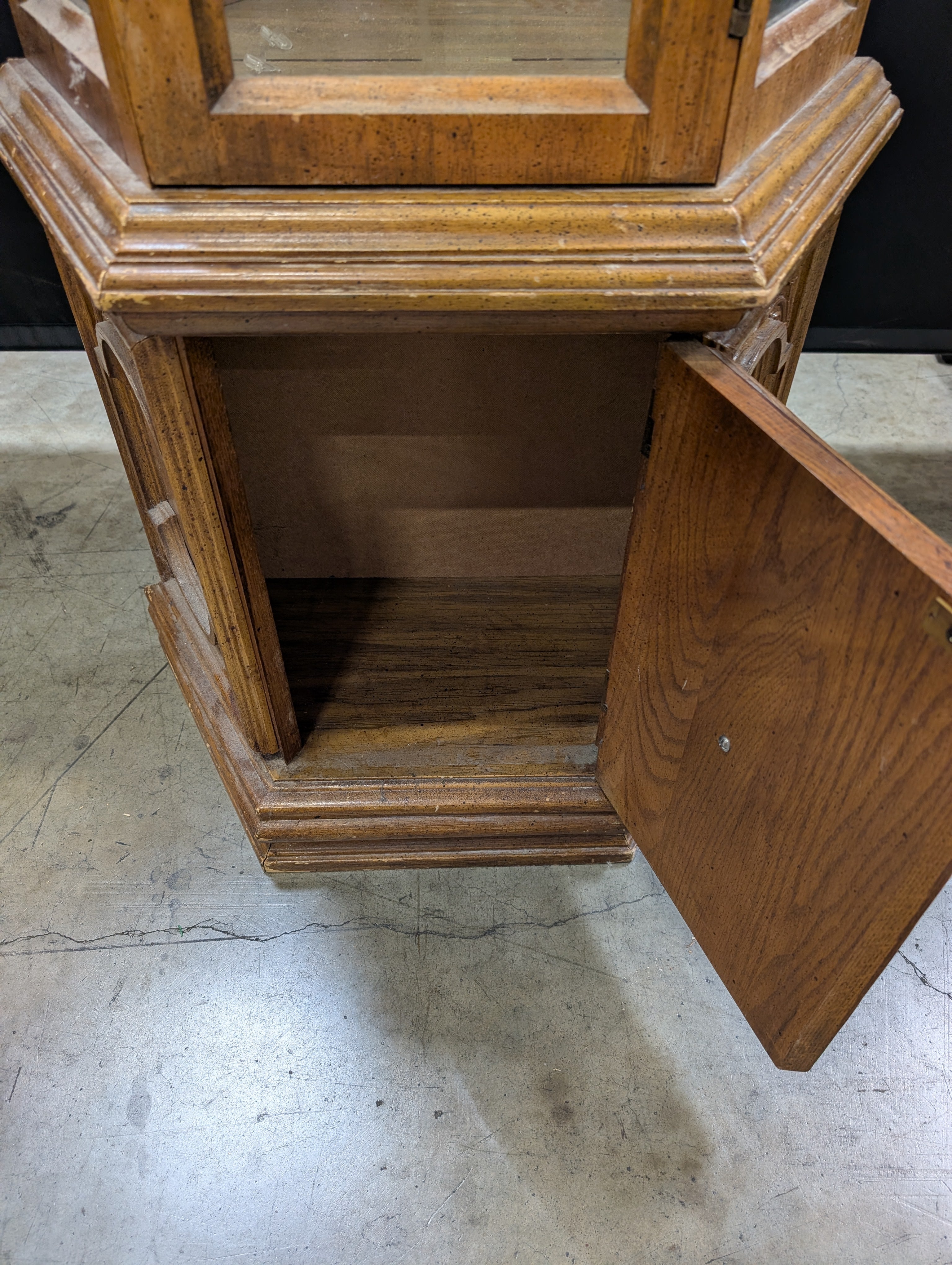 Traditional Hardwood Corner Display Cabinet with Glass Shelves