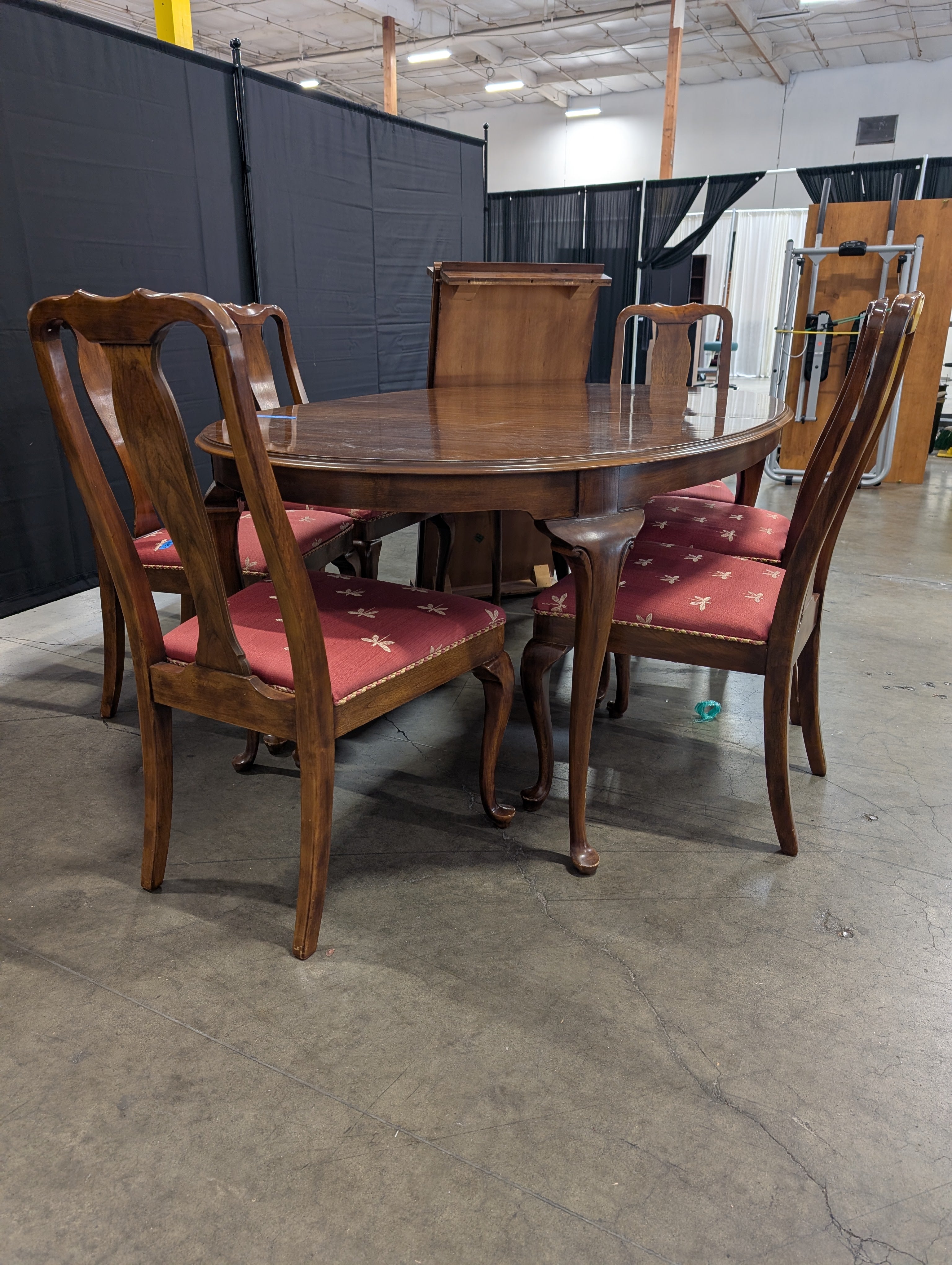 Drexel Traditional Dark Wood Oval Dining Table with Dragonfly Upholstered Chairs
