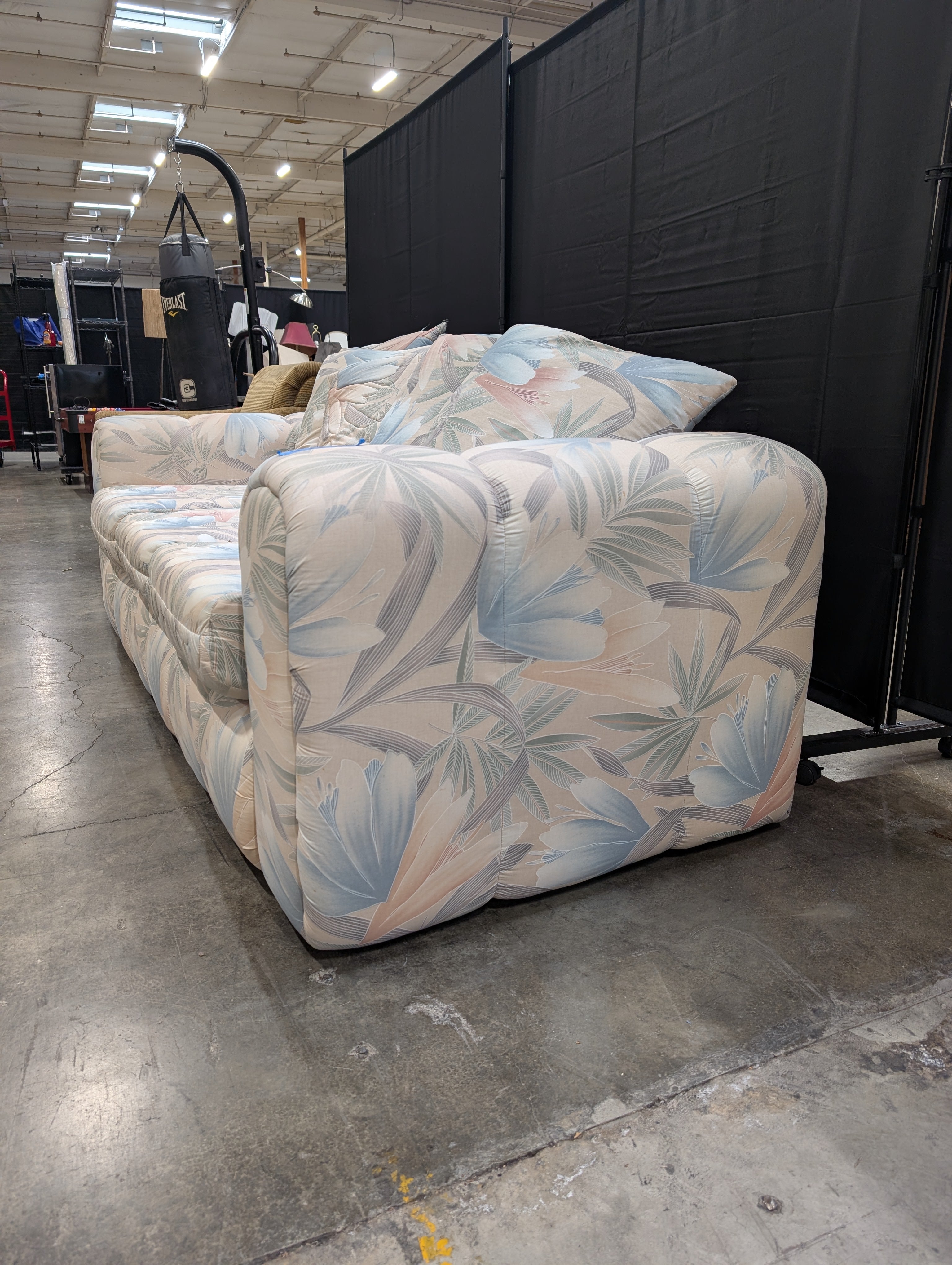 Vintage-Inspired Floral Pattern Three-Seater Sofa