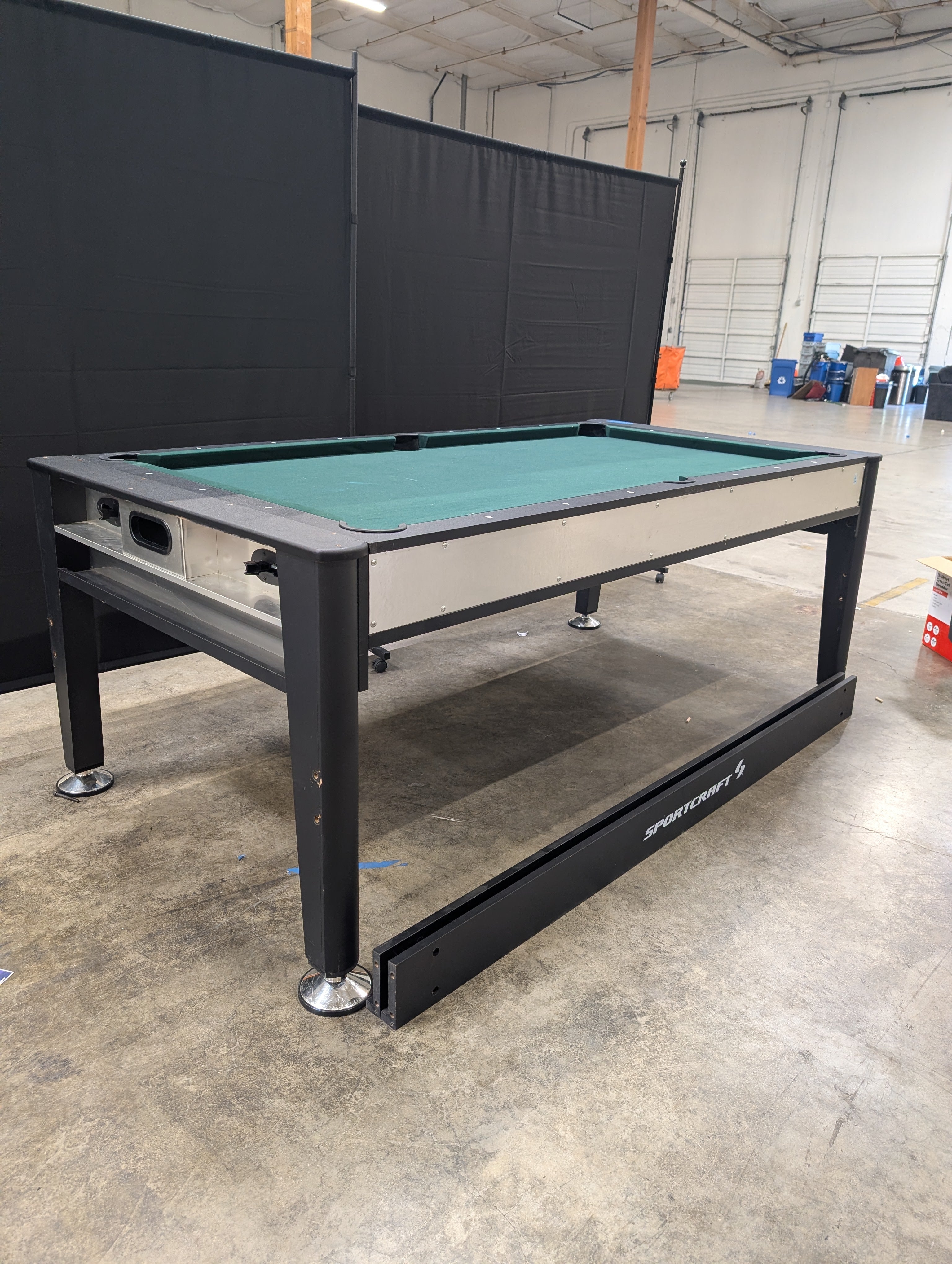 SPORTCRAFT Black and Silver Air Hockey Table