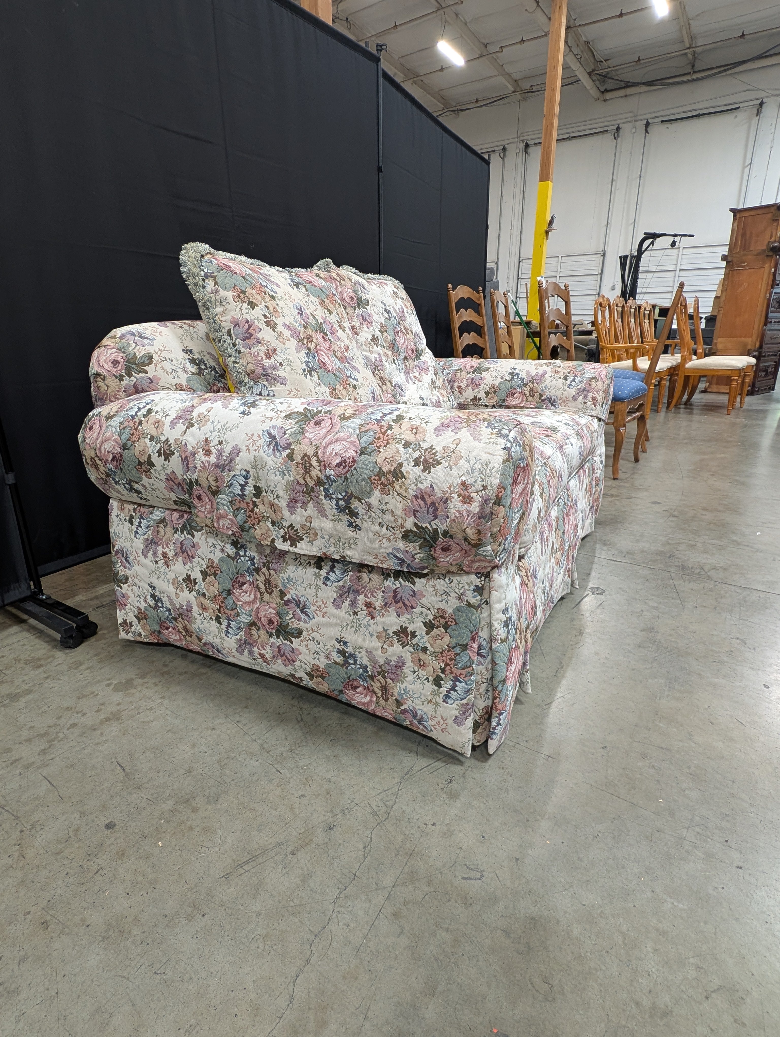 Ethan Allen Floral Upholstered Rolled Arm Loveseat