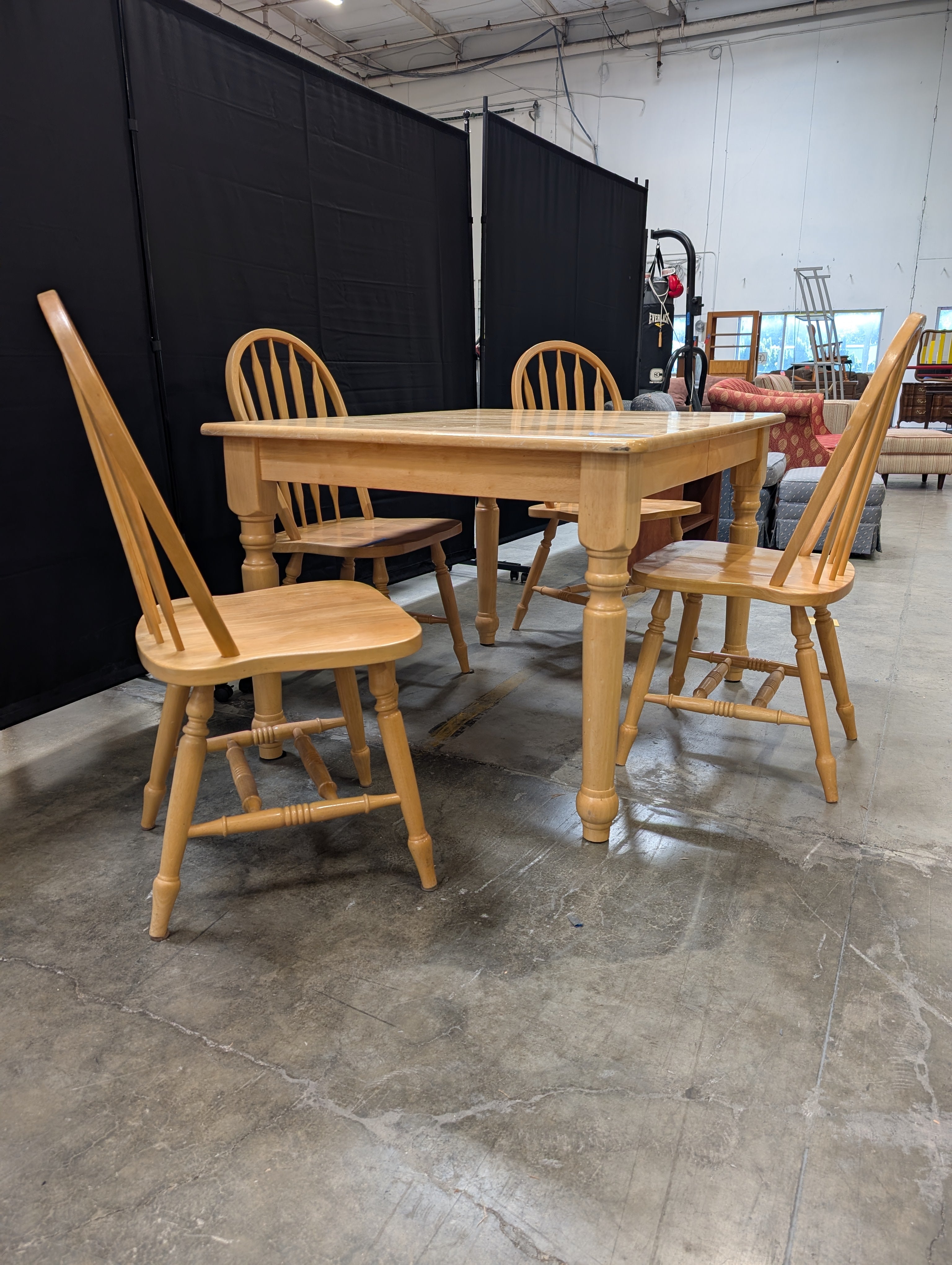 Five-Piece Windsor Style Dining Table in Light Wood