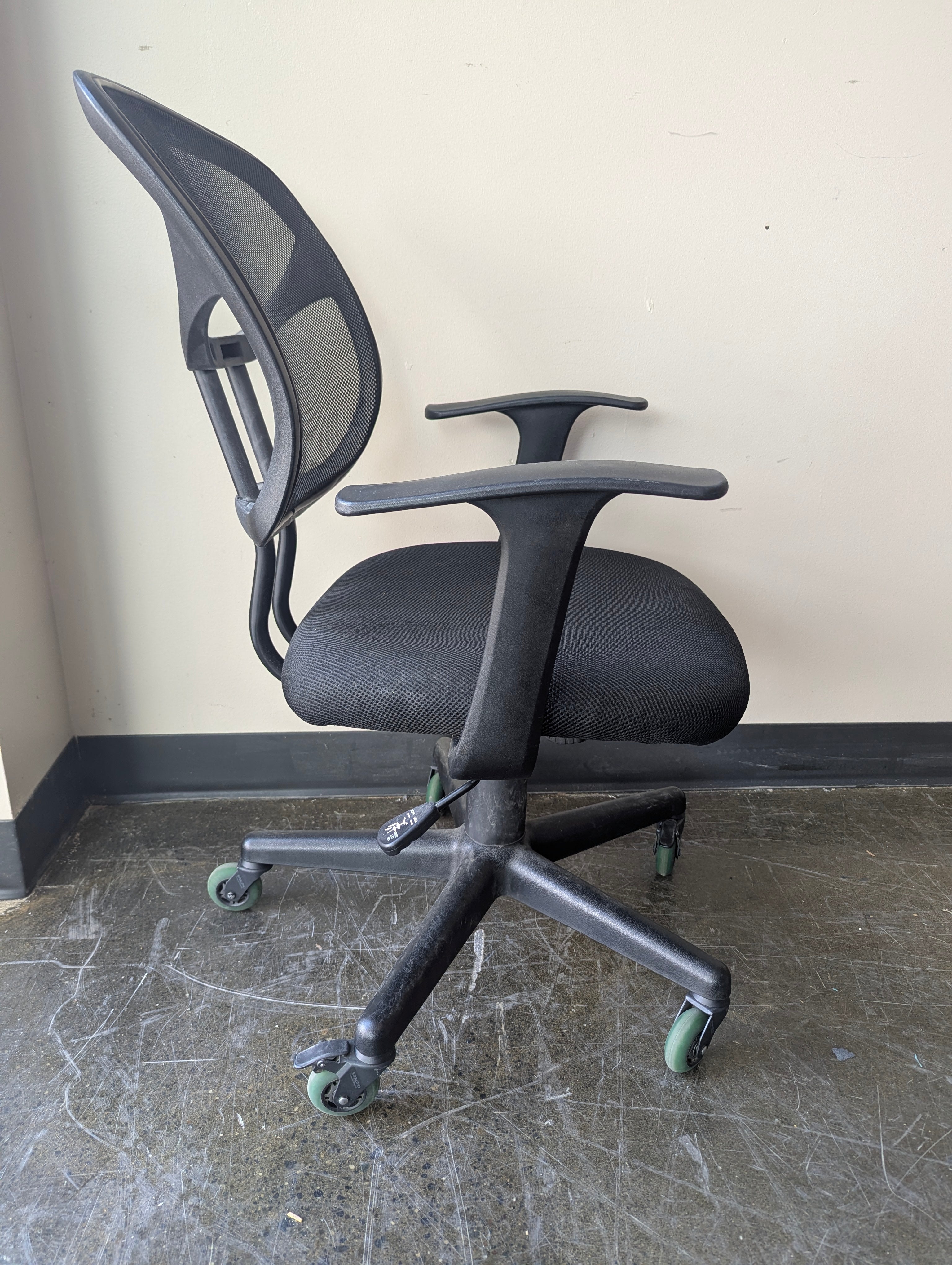 Adjustable Black Mesh Back Office Desk Chair