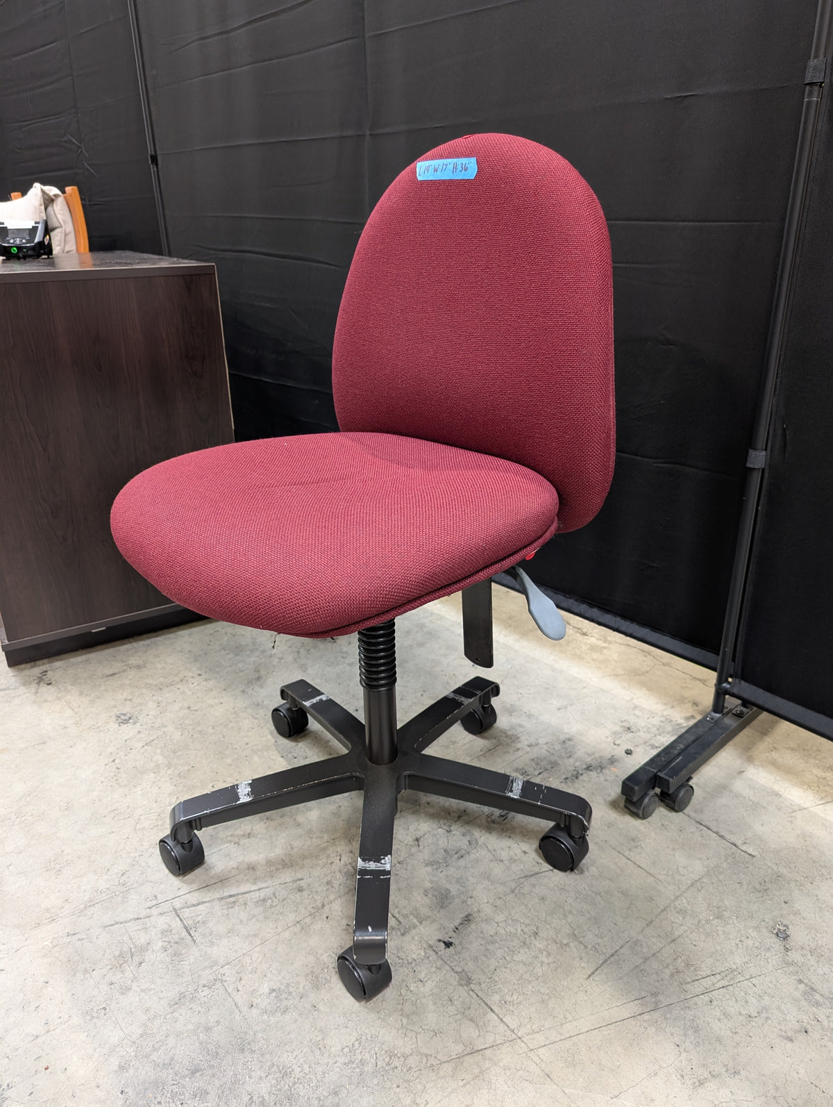 Burgundy Armless Swivel Office Chair in Fabric