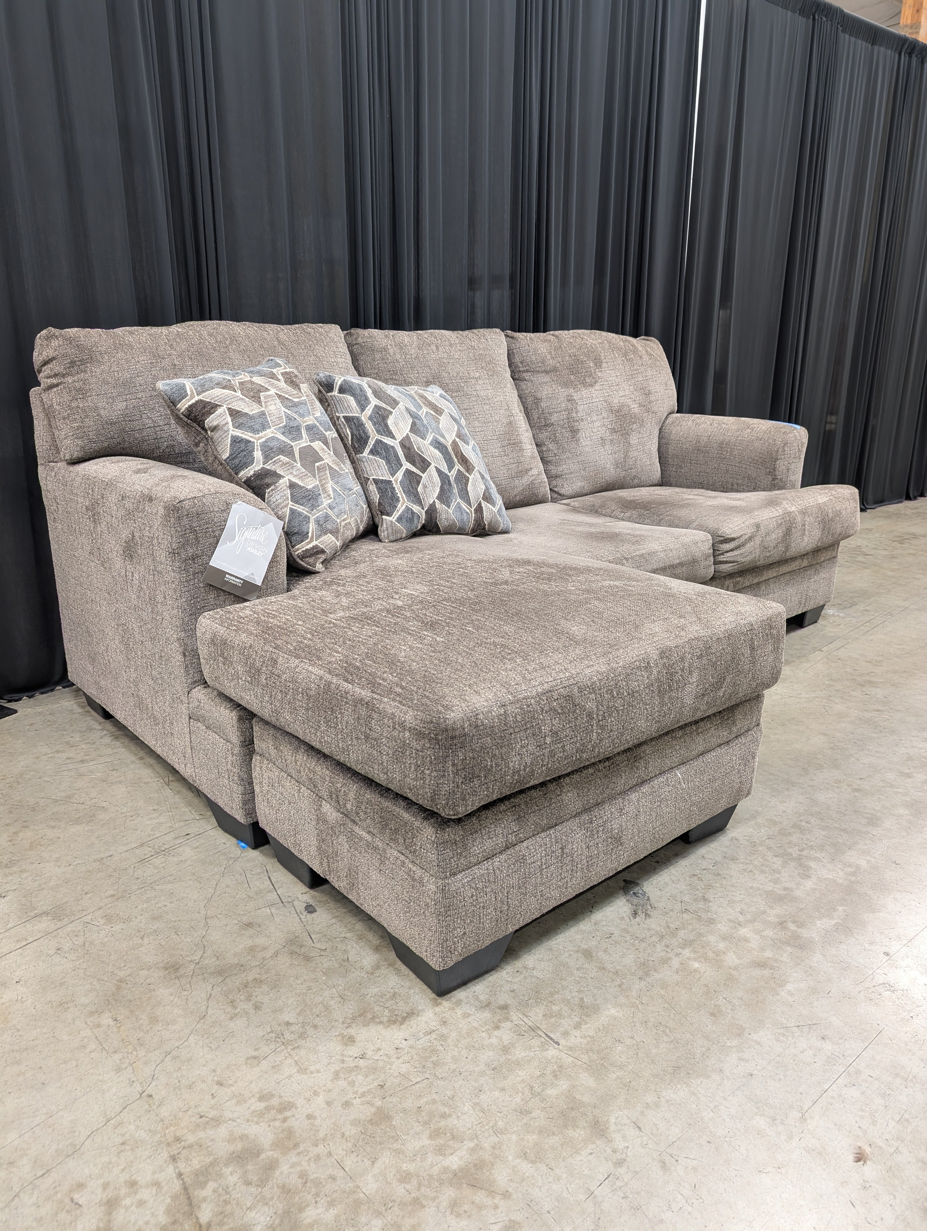 Signature Design by Ashley Grey L-Shaped Sectional Couch in Textured Fabric