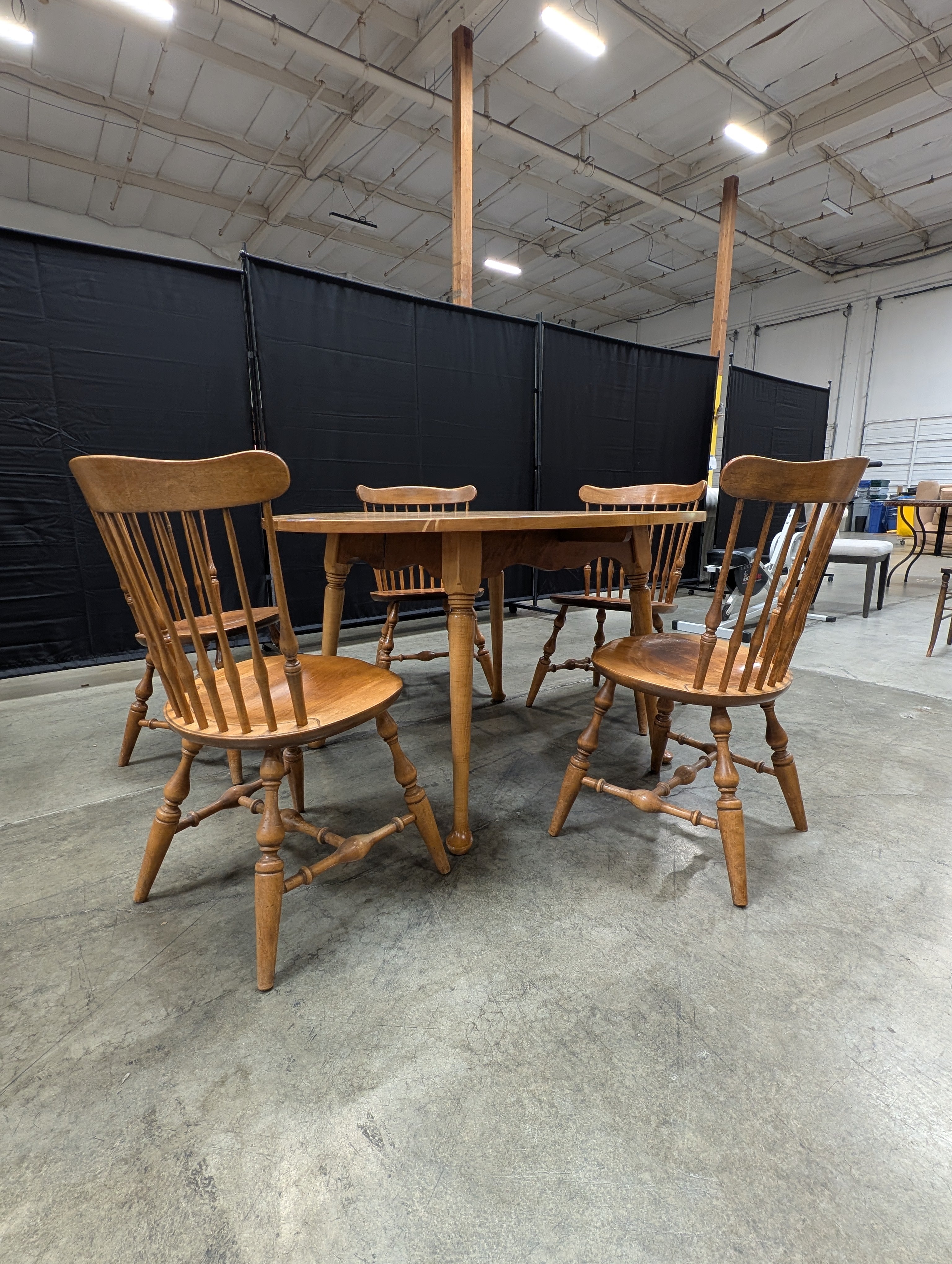 Nichols & Stone Dining Set | Round Table and Five Chairs
