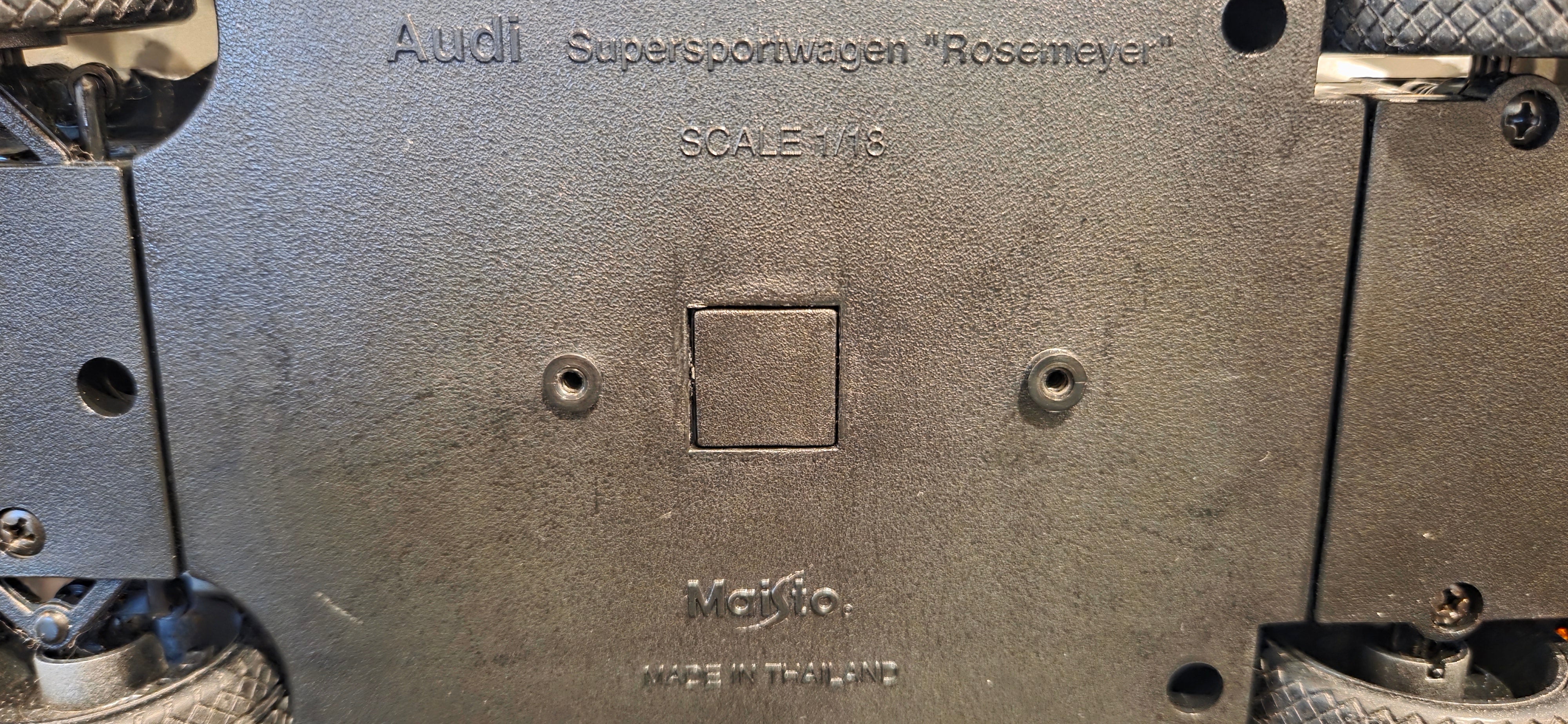 Maisto AUDI Supersportwagen Rosemeyer