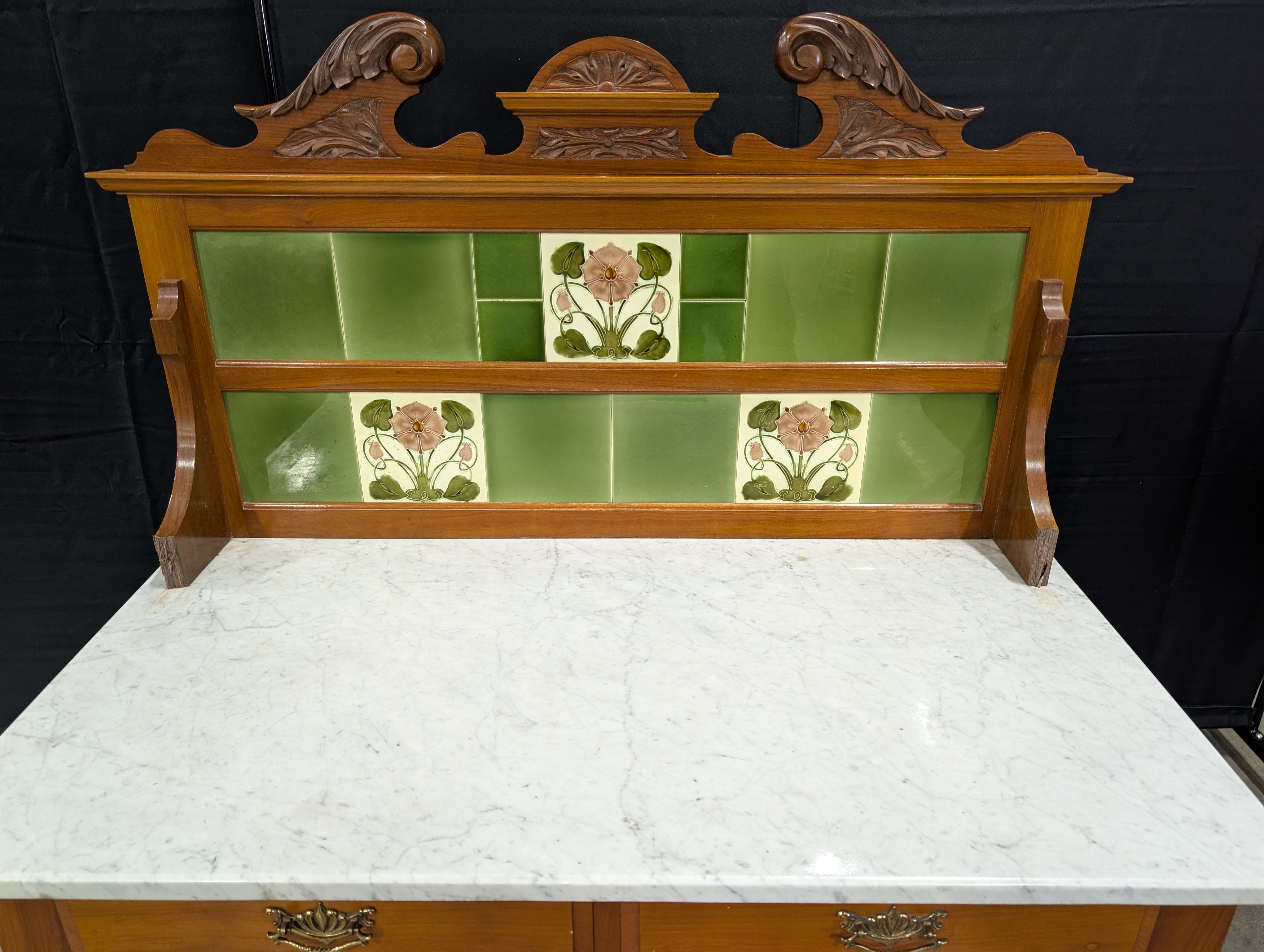 A. De Gruchy & Co. Ltd Old Victorian Washstand