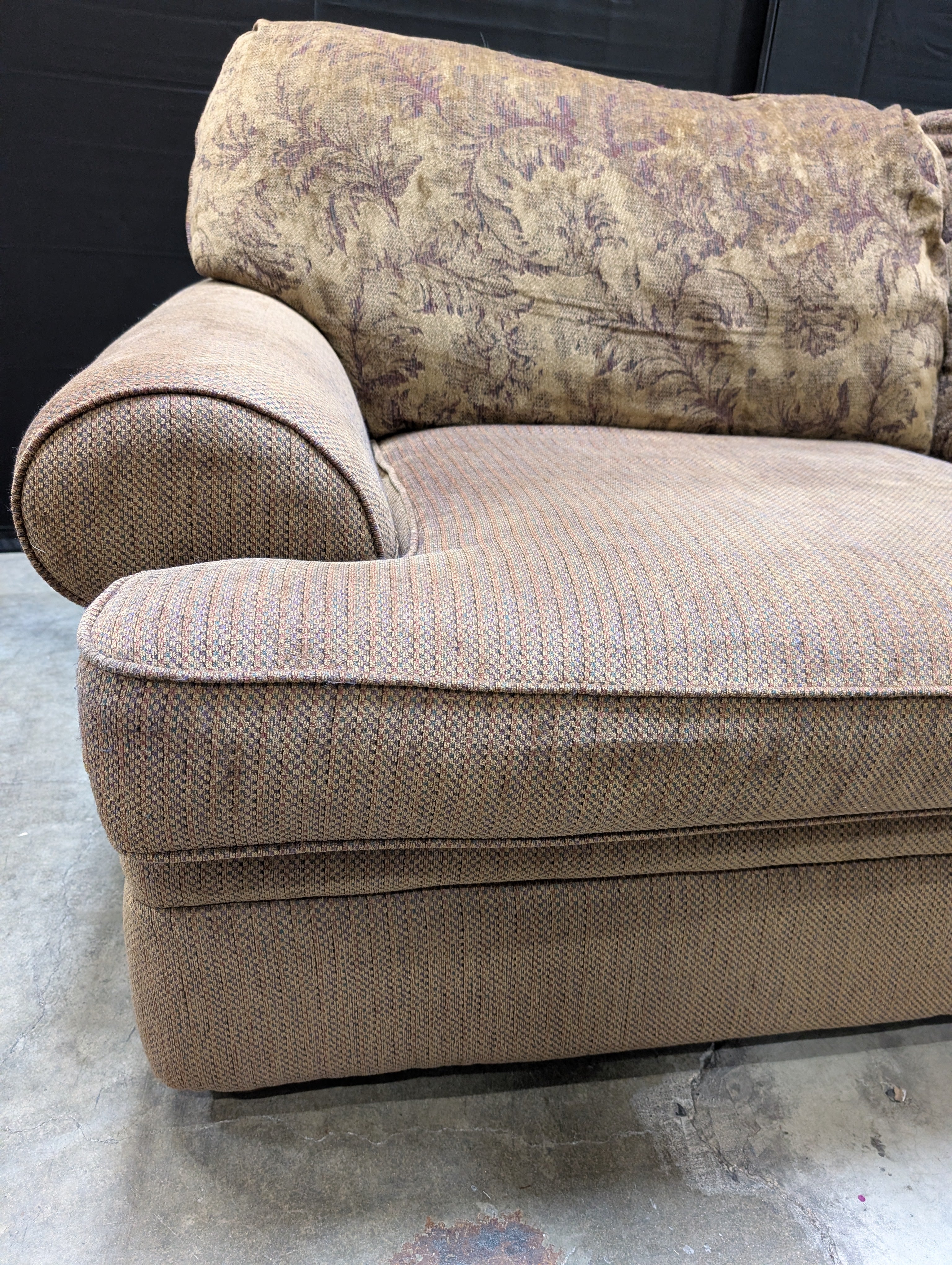 Sklar Peppler Spacious Earth-Toned Sectional Sofa with Patterned Cushions