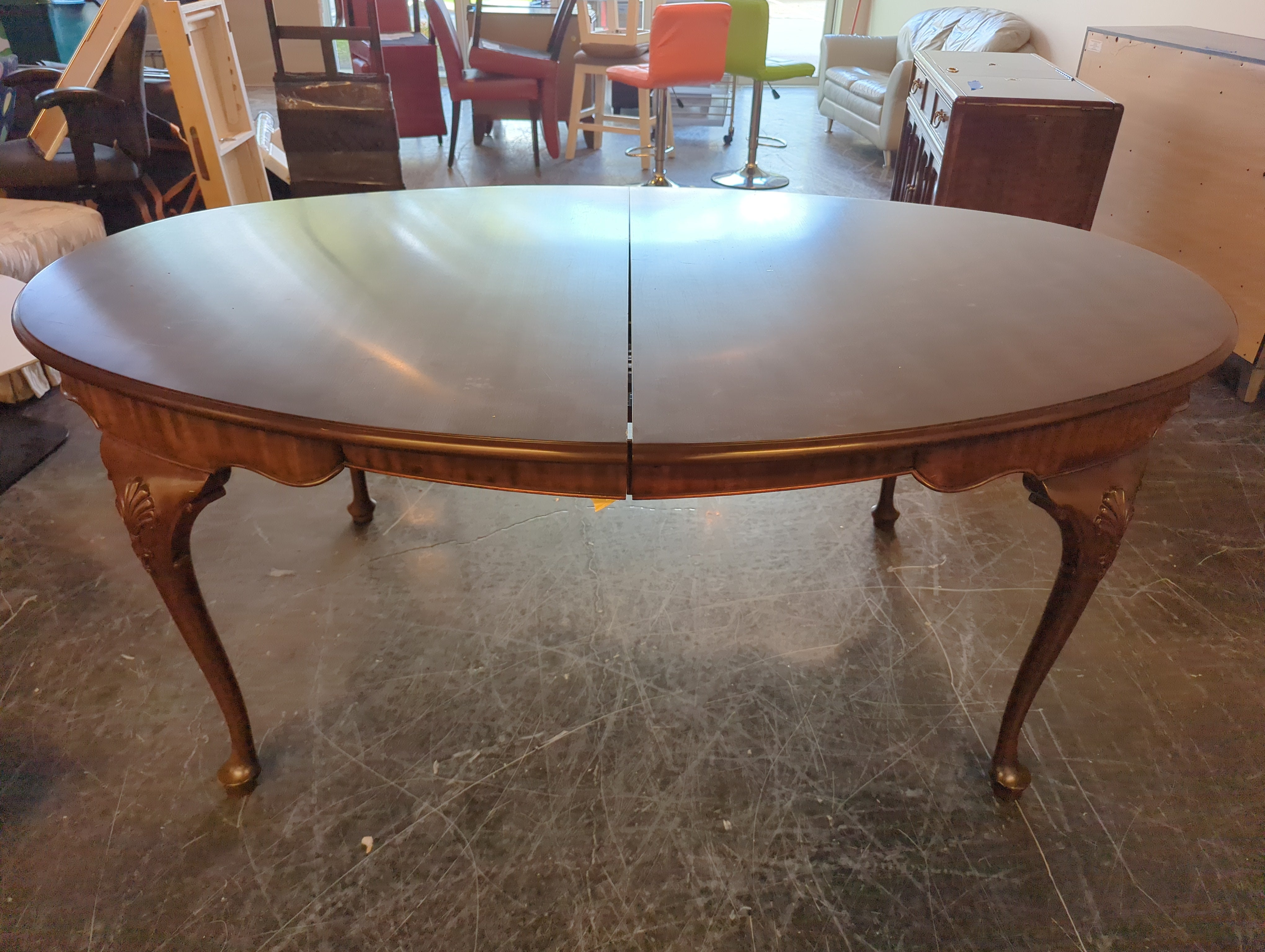 Henkel Harris Mahogany Dining Table with Leafs And Table Cover in Good Condition