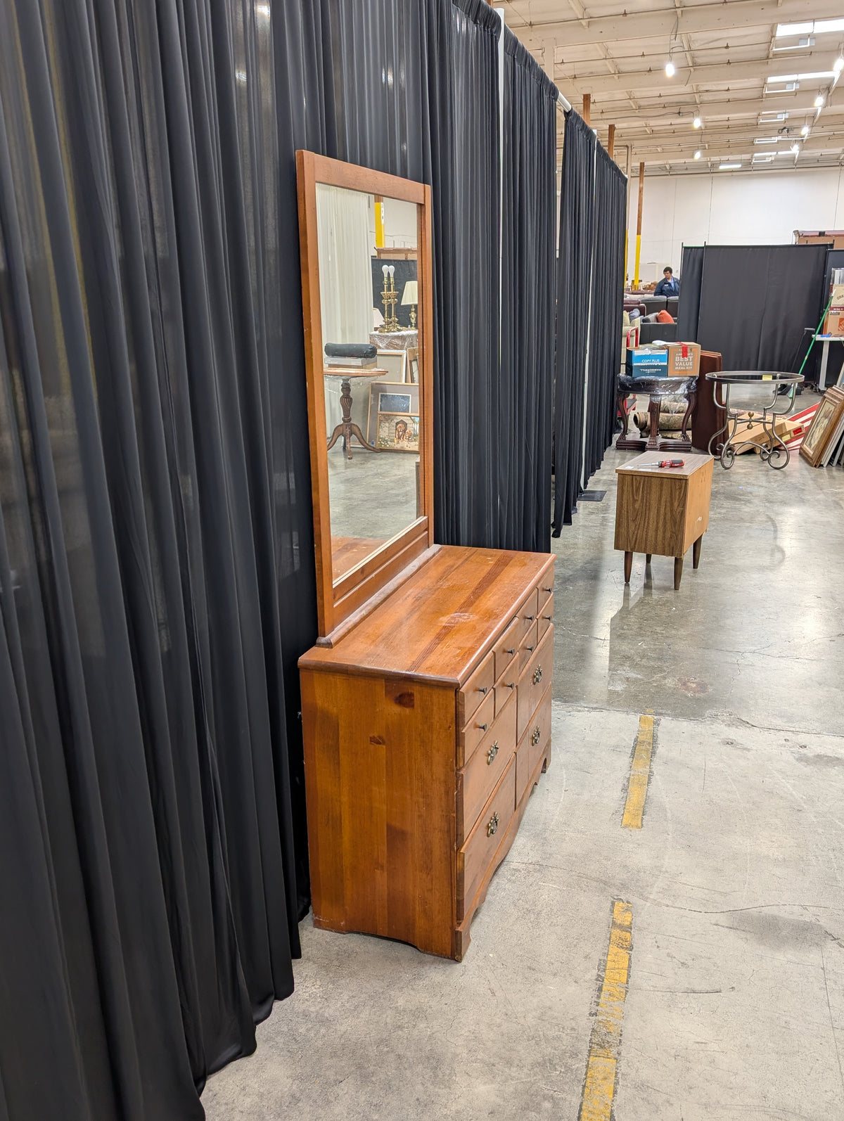 Vintage Colonial-Style Maple 8-Drawer Double Dresser with Detachable Mirror