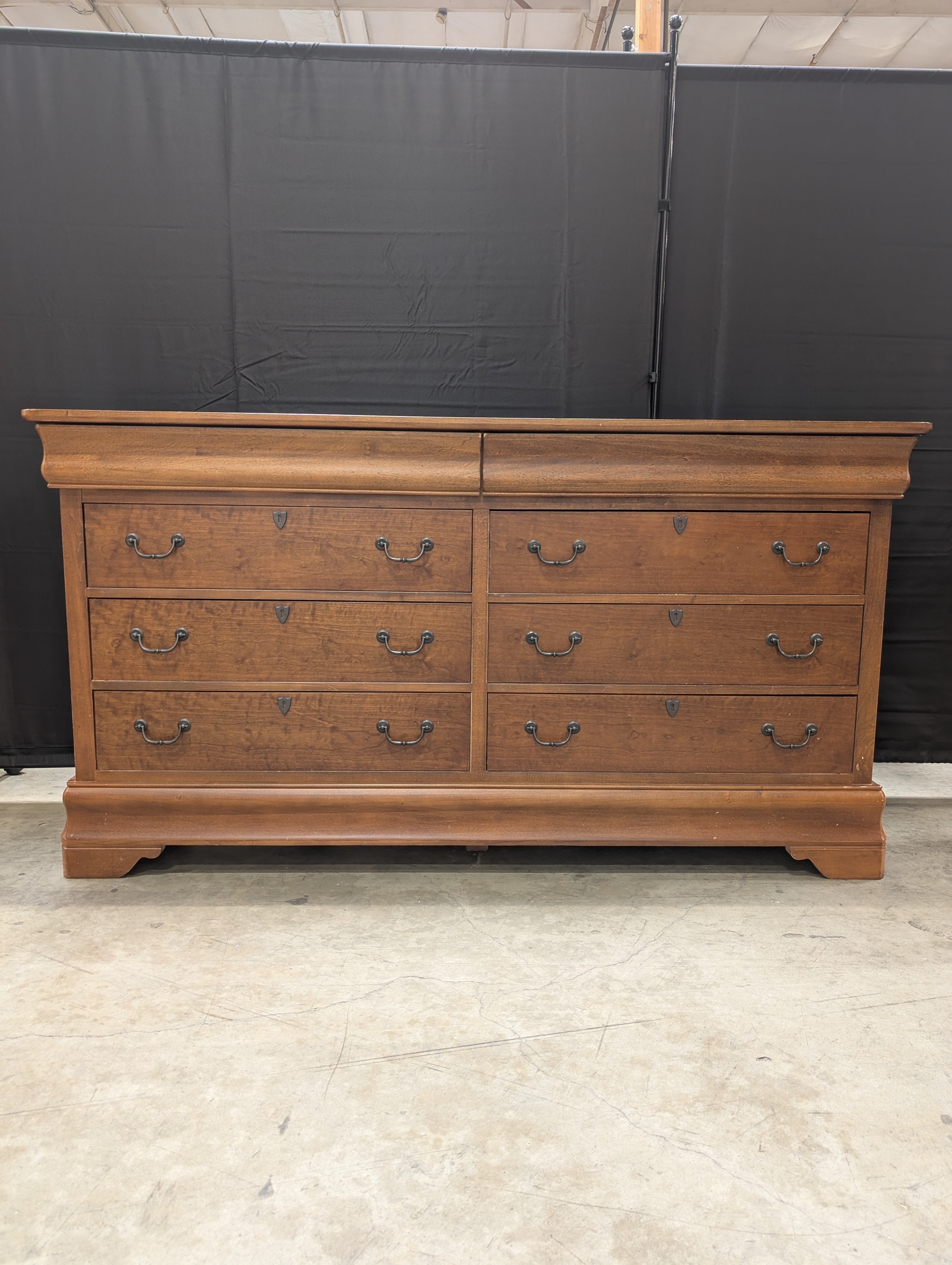 Bassett Traditional Eight-Drawer Wooden Dresser