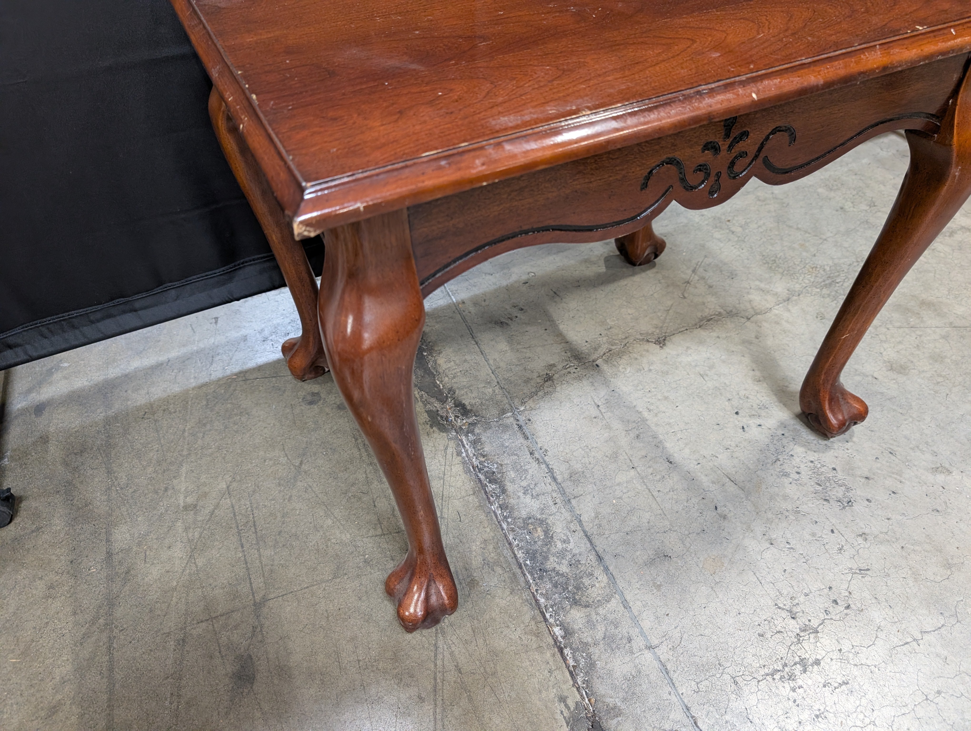 Traditional Dark Wood Accent Side Table