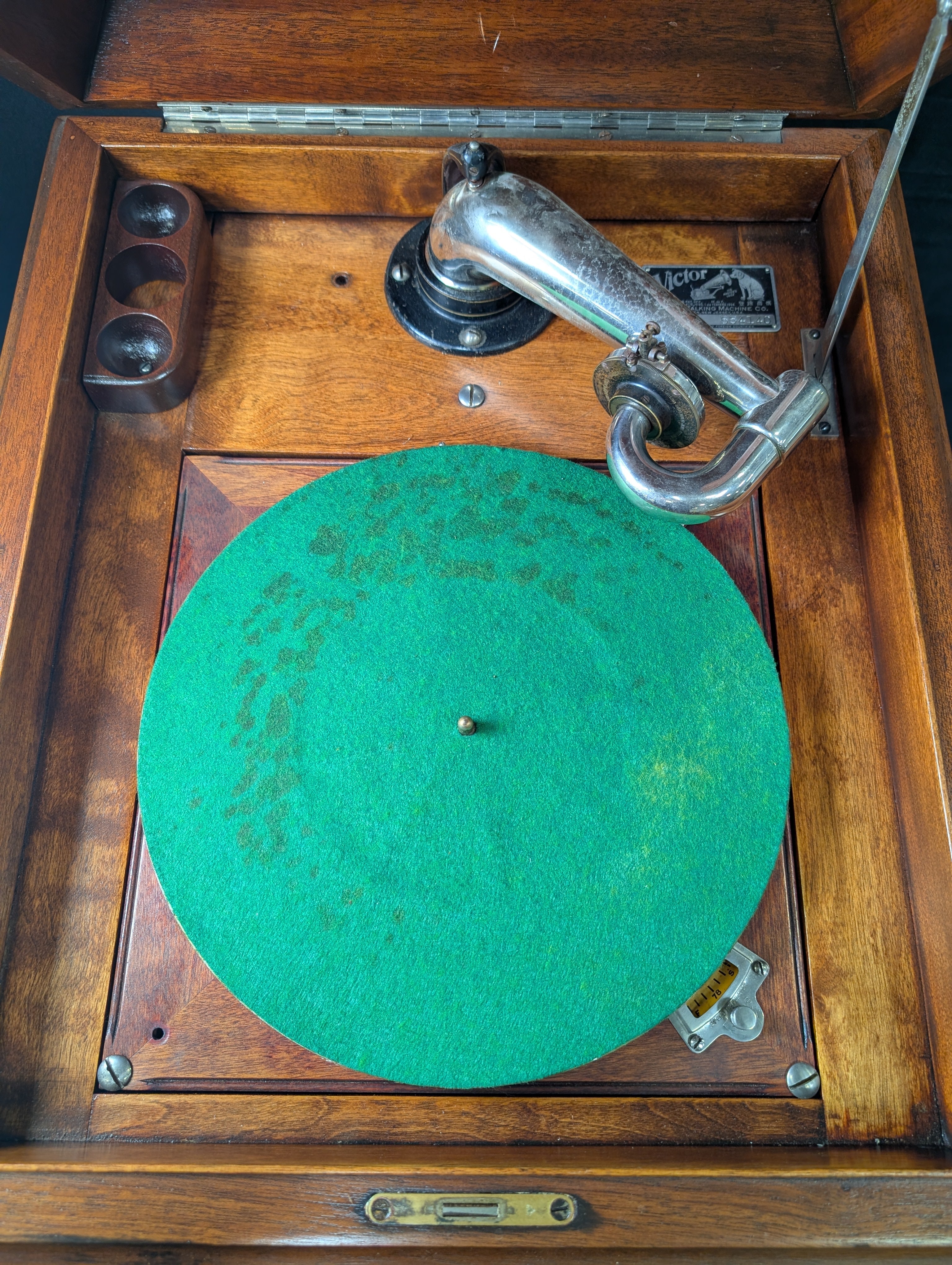 Vintage Victor VV-XI Victrola Phonograph Wood Cabinet
