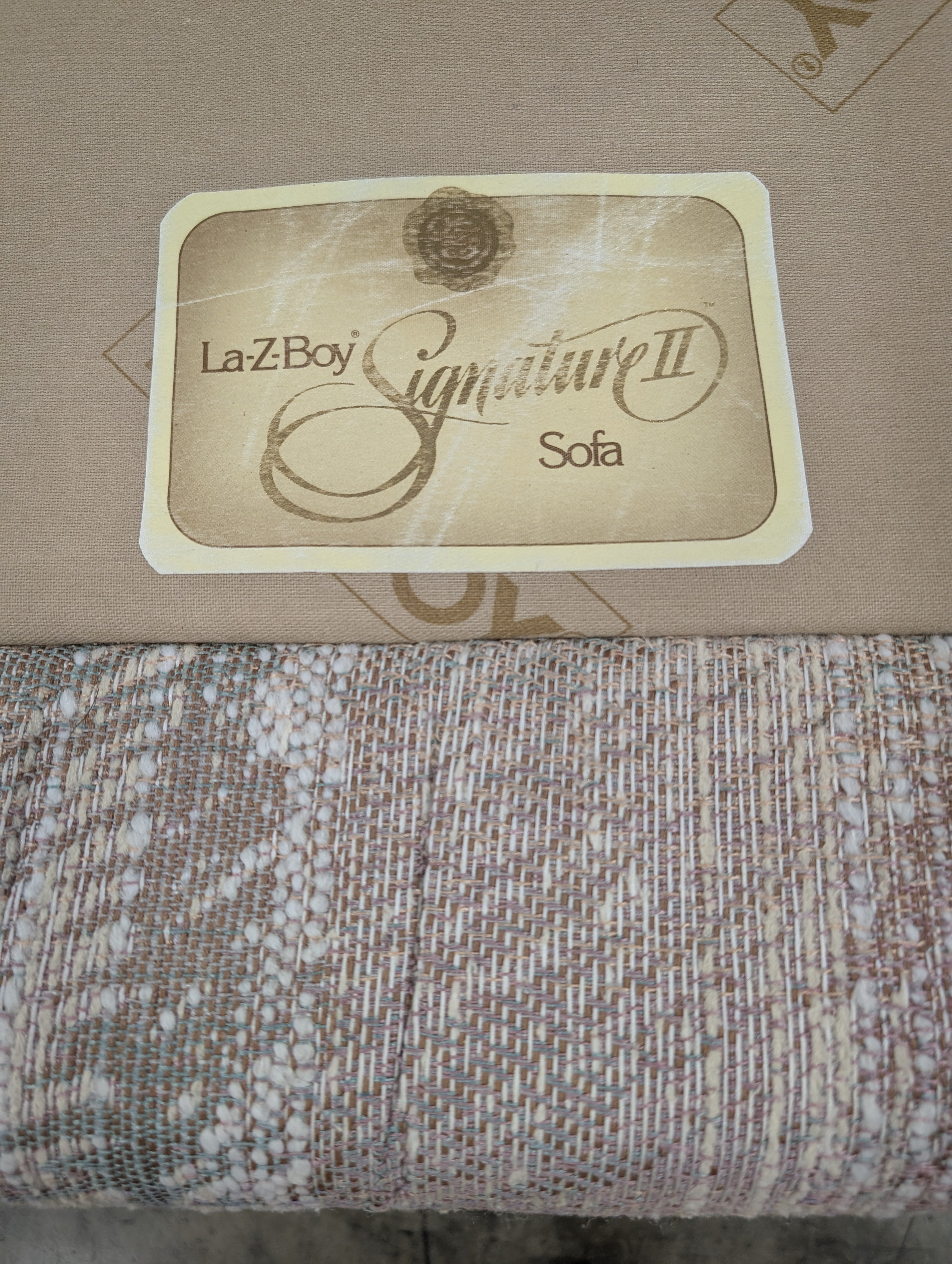 LA-Z-BOY Patterned Fabric Tufted Back sofa