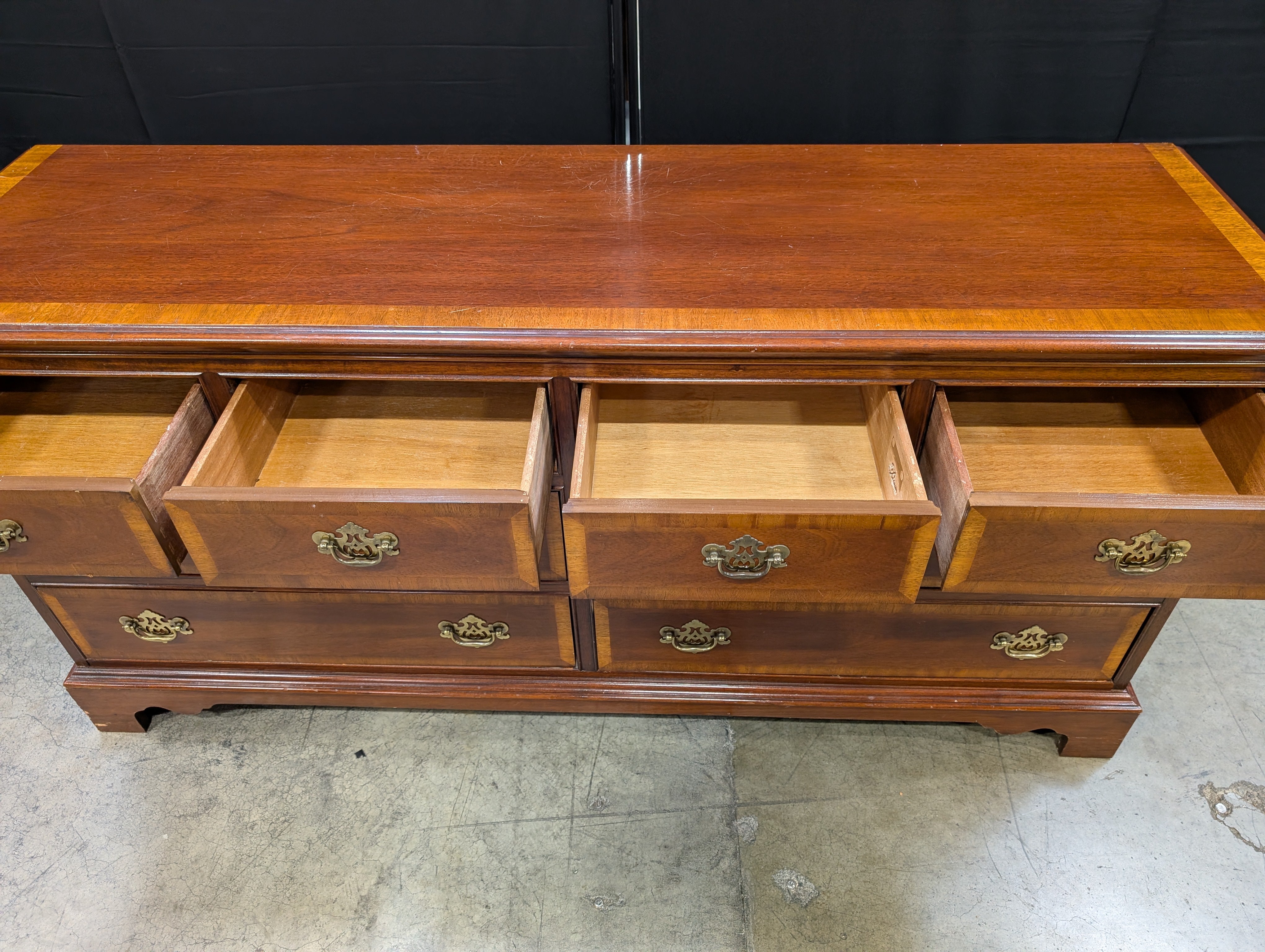 Dixie Traditional Wood Ten-Drawer Dresser