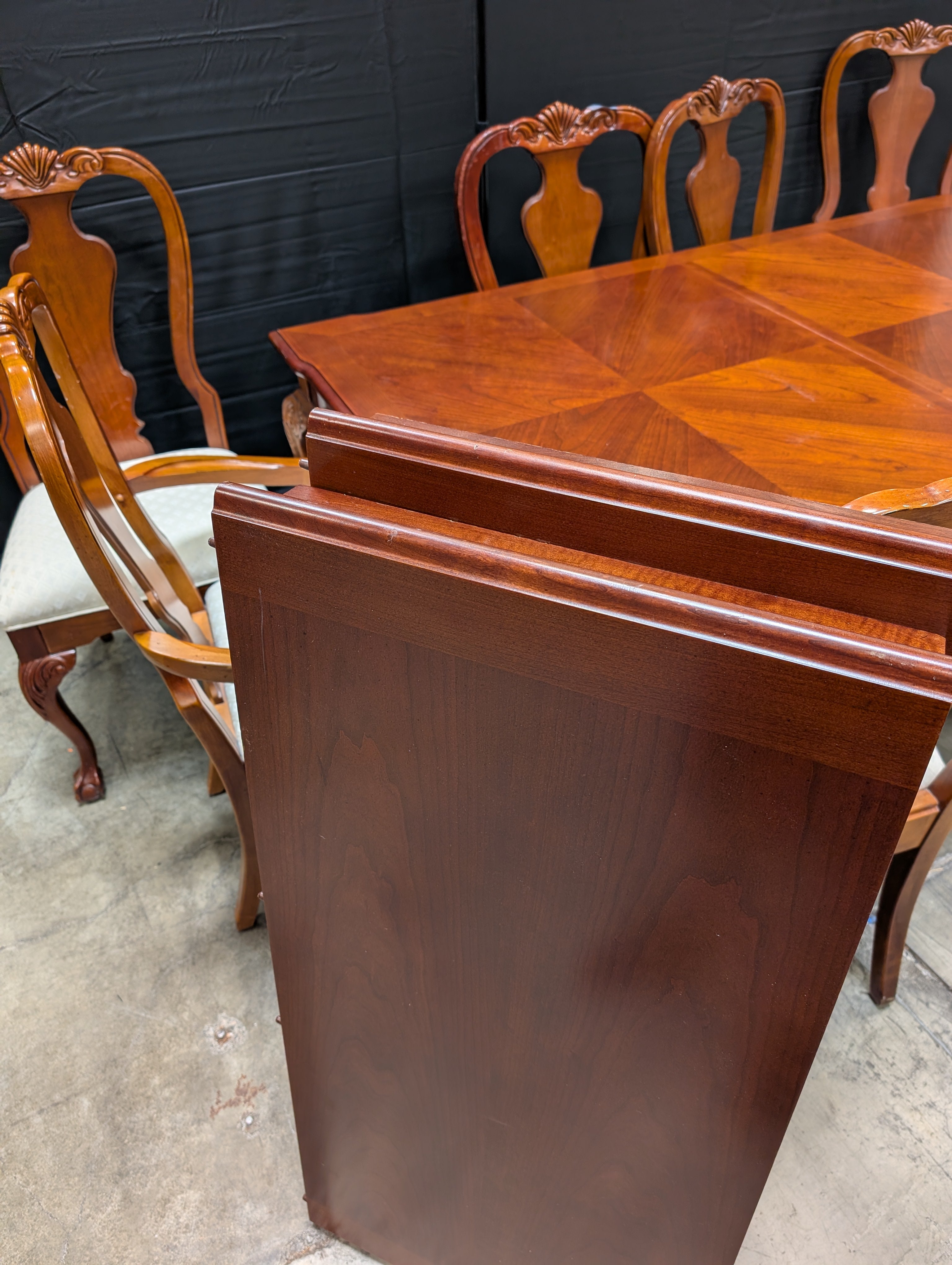 Traditional Thomasville Dining Table Set with 8 Chairs