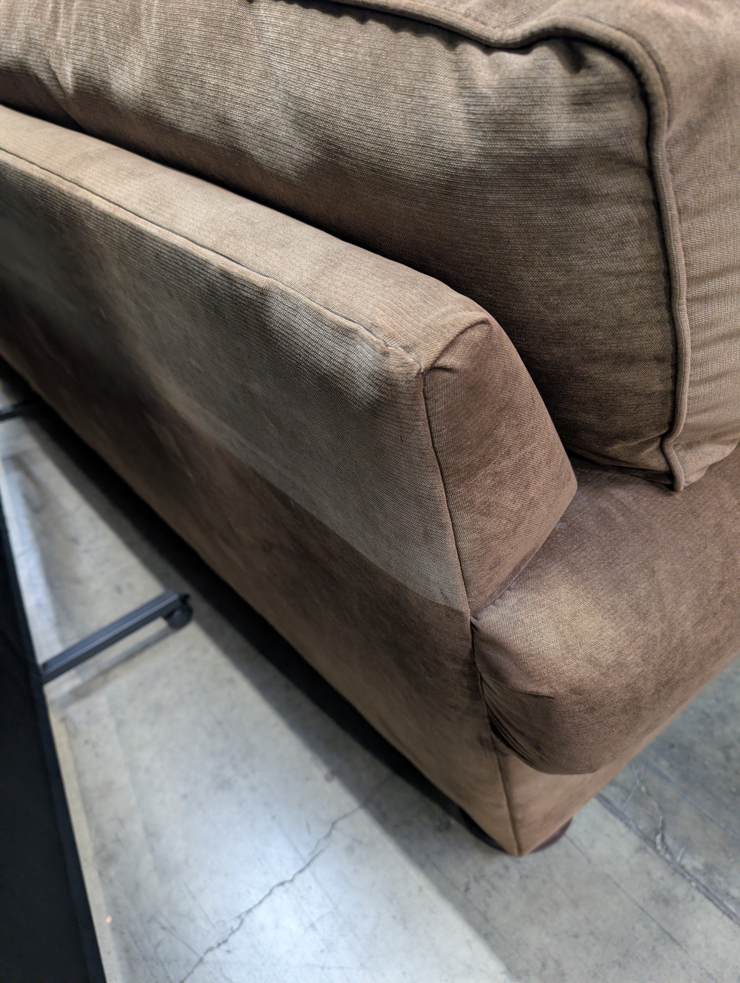 Spacious Brown Broyhill L-Shaped Sectional Sofa with Plush Upholstery USED