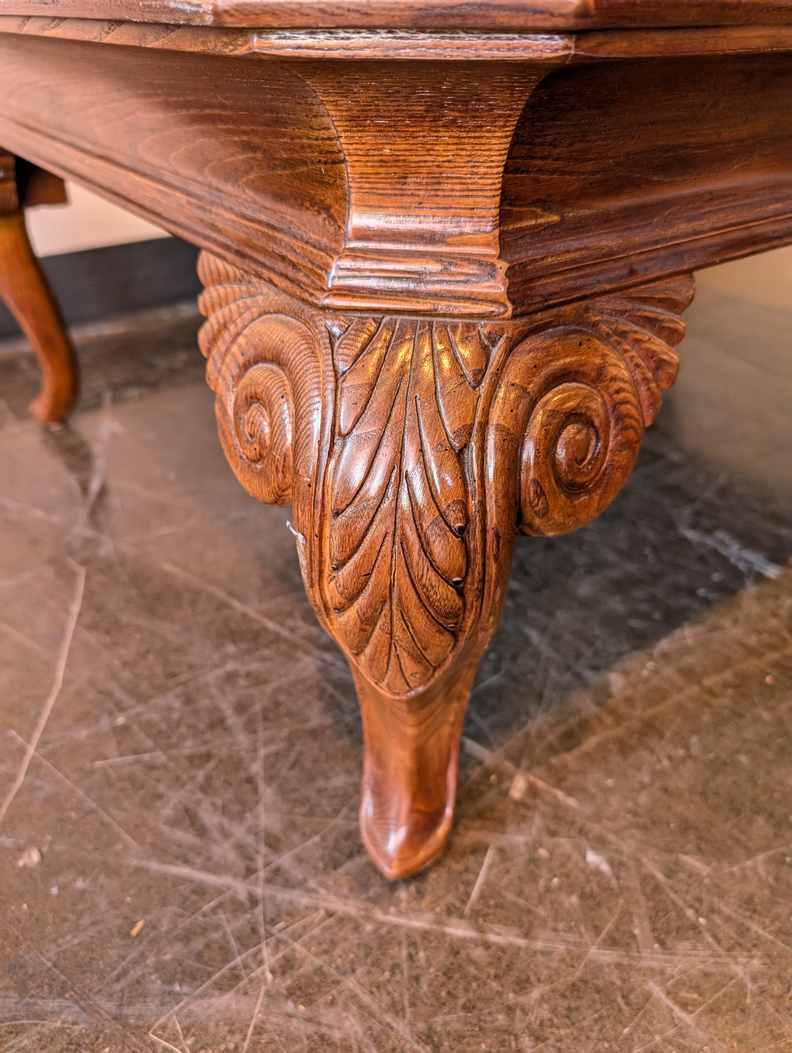 Henredon Traditional Burl Wood Veneer Coffee Table with Glass Top
