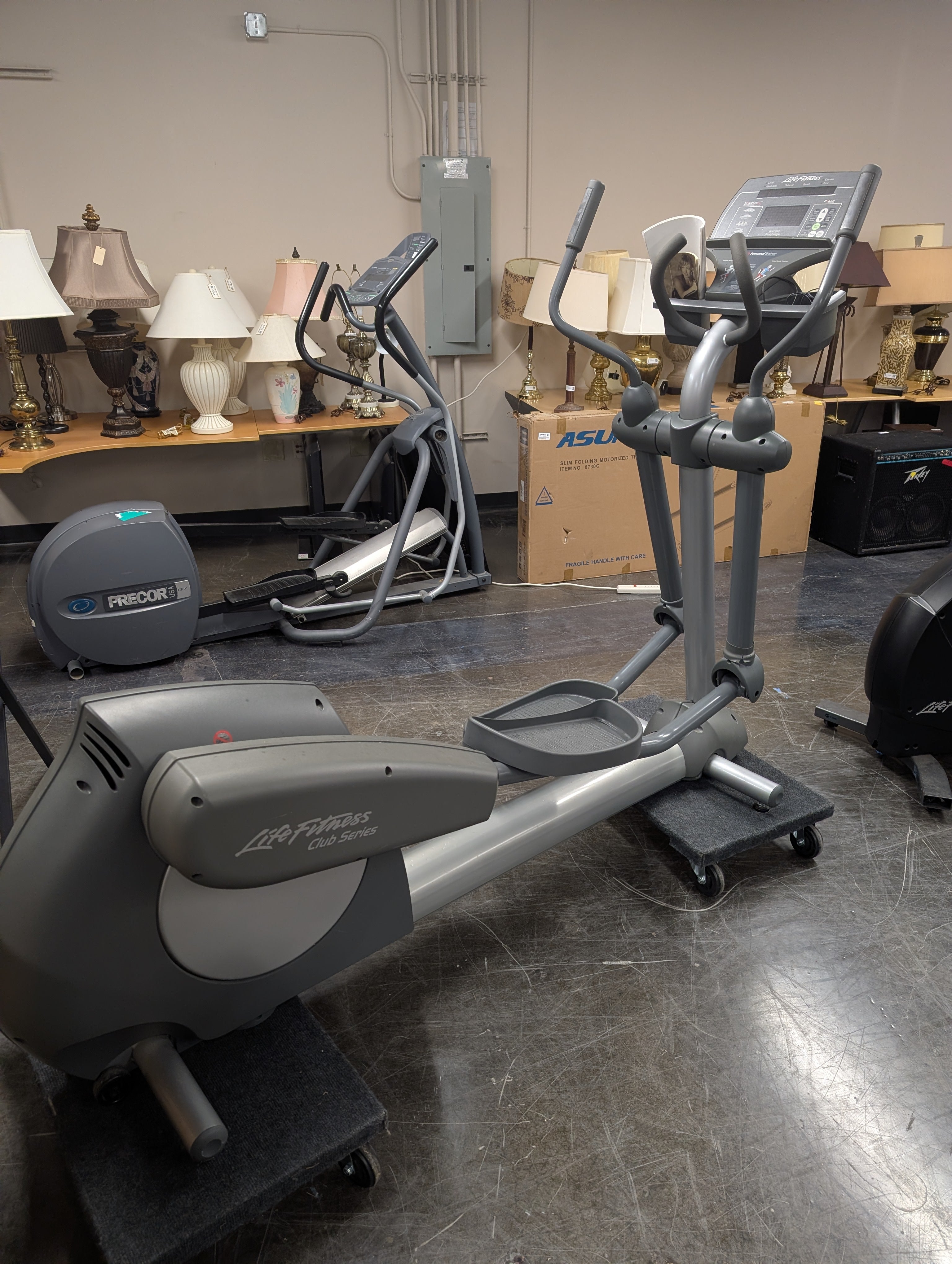 Life Fitness Club Series Elliptical Cross-Trainer Home Fitness Machine