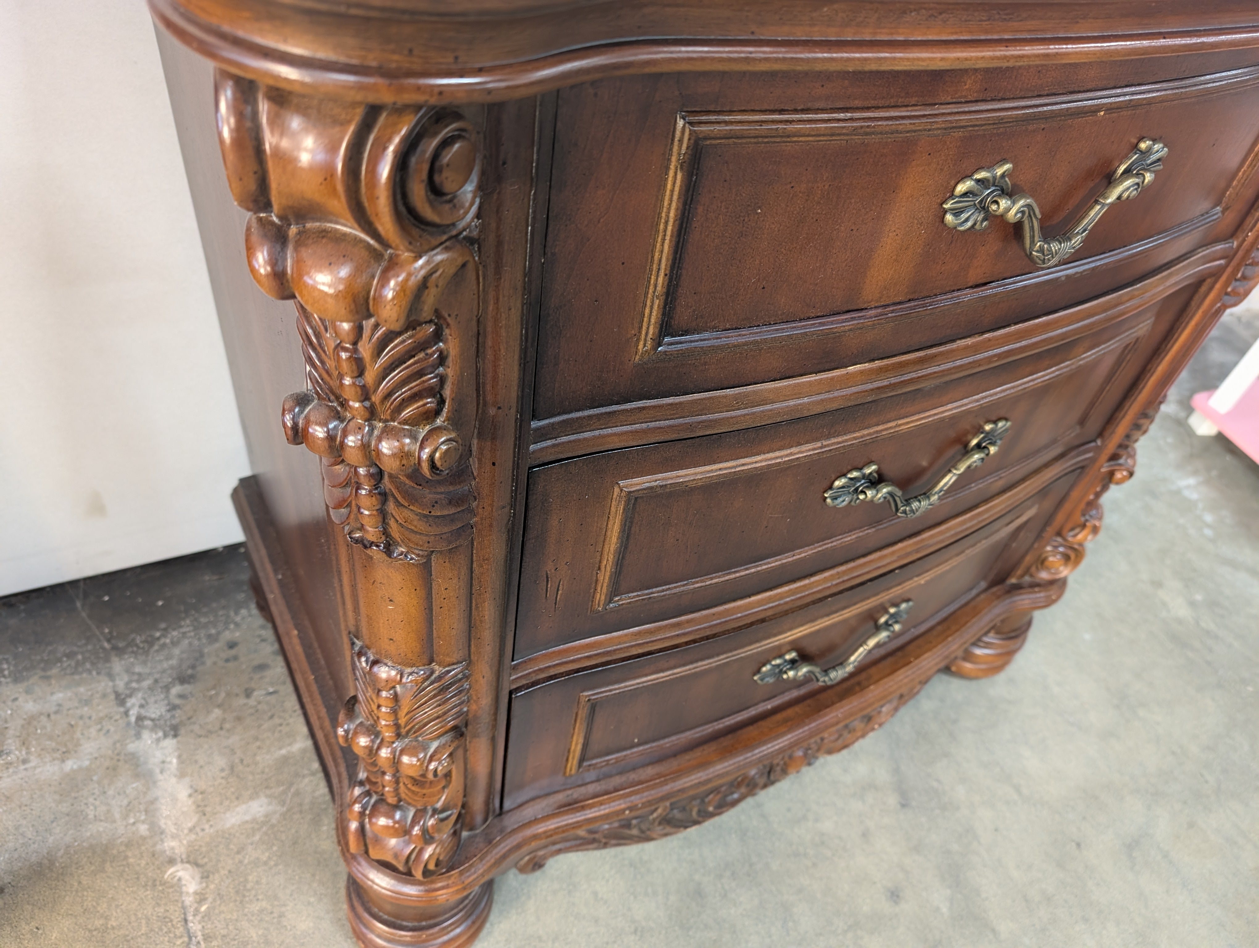 Ornate Carved Brown Wood 3-Drawer Nightstand Bedside Table