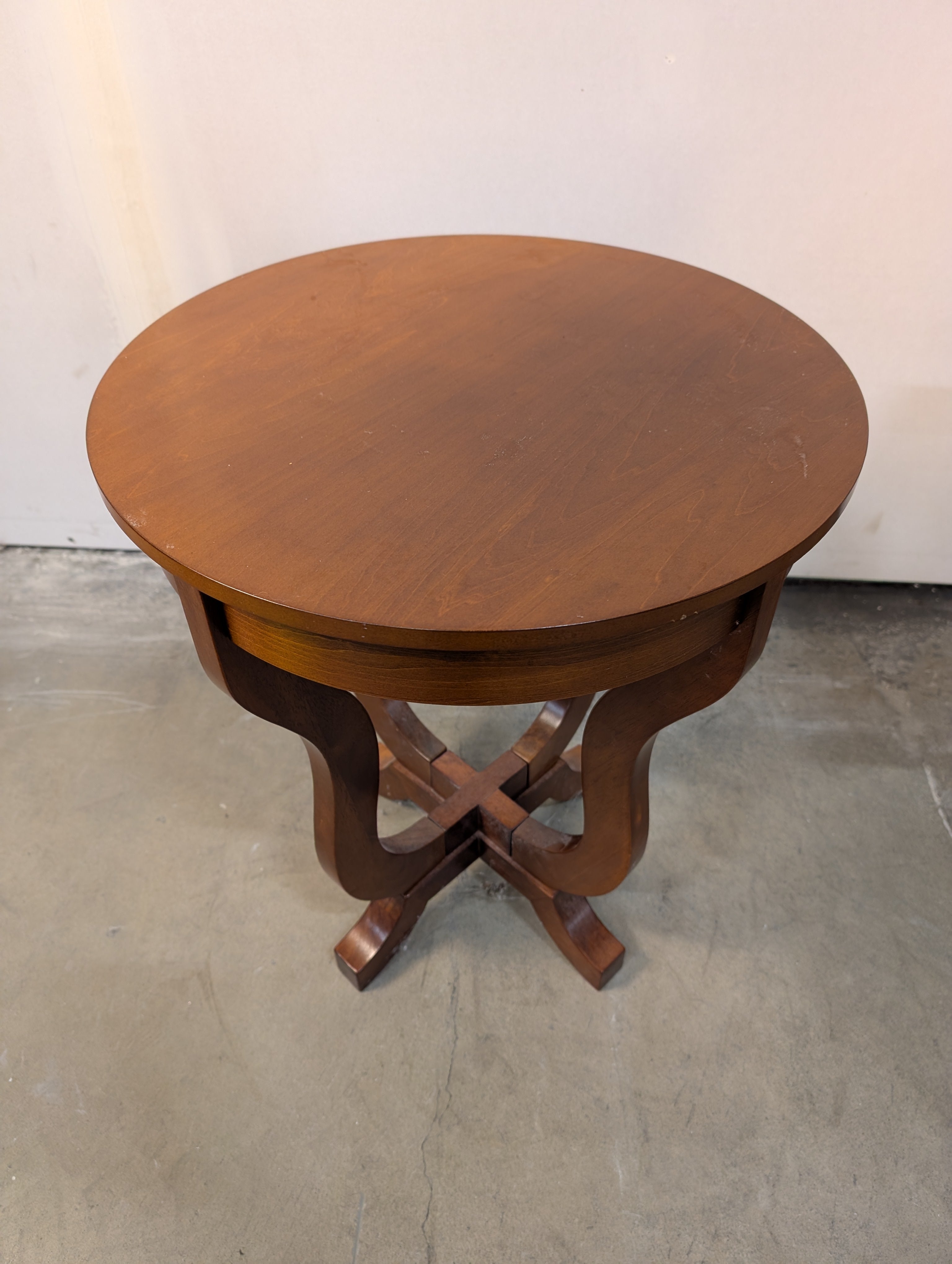 Classic Wood Pedestal Table Base with Curved Legs