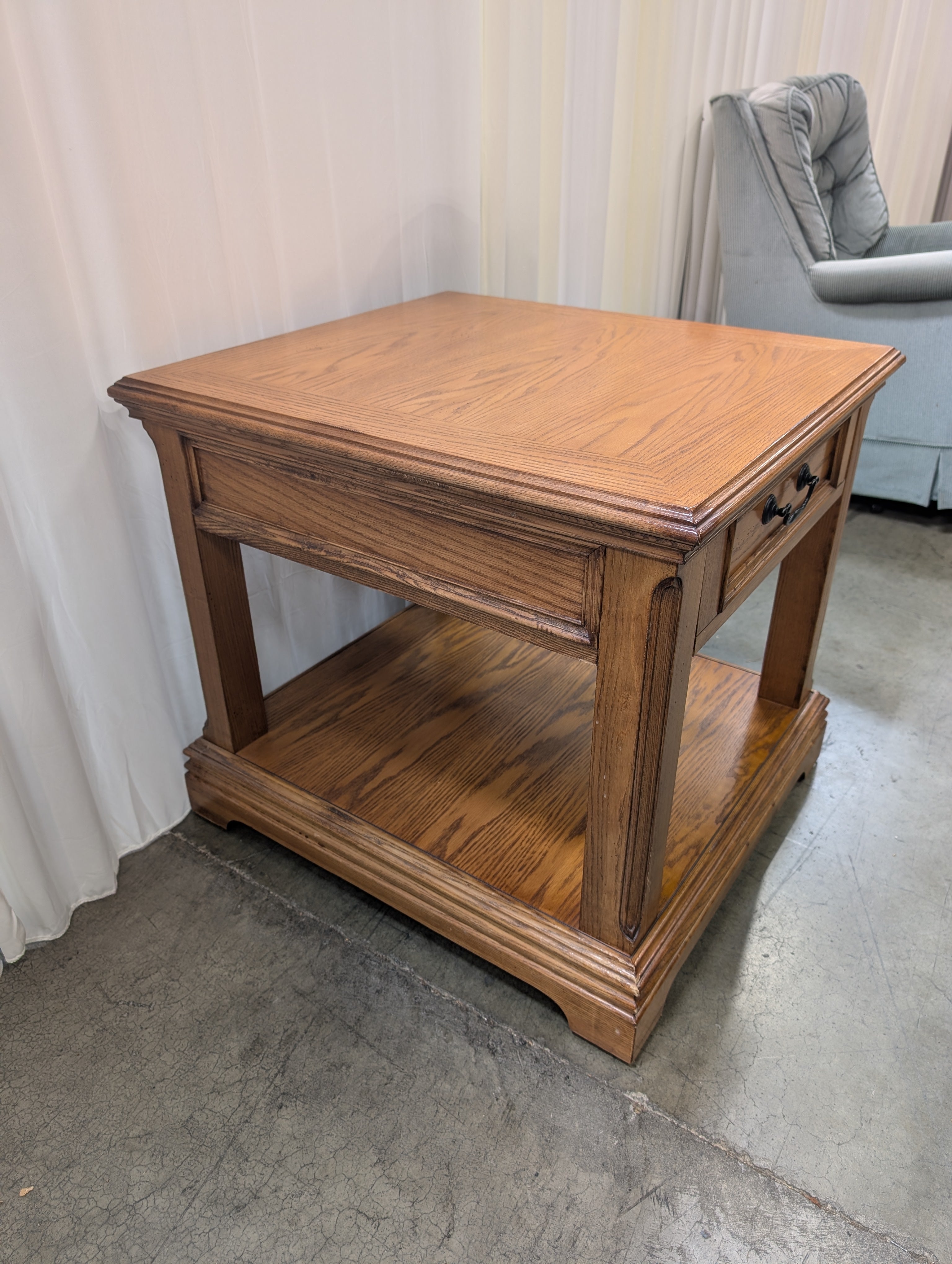 Traditional Oak Finish End Table with Drawer