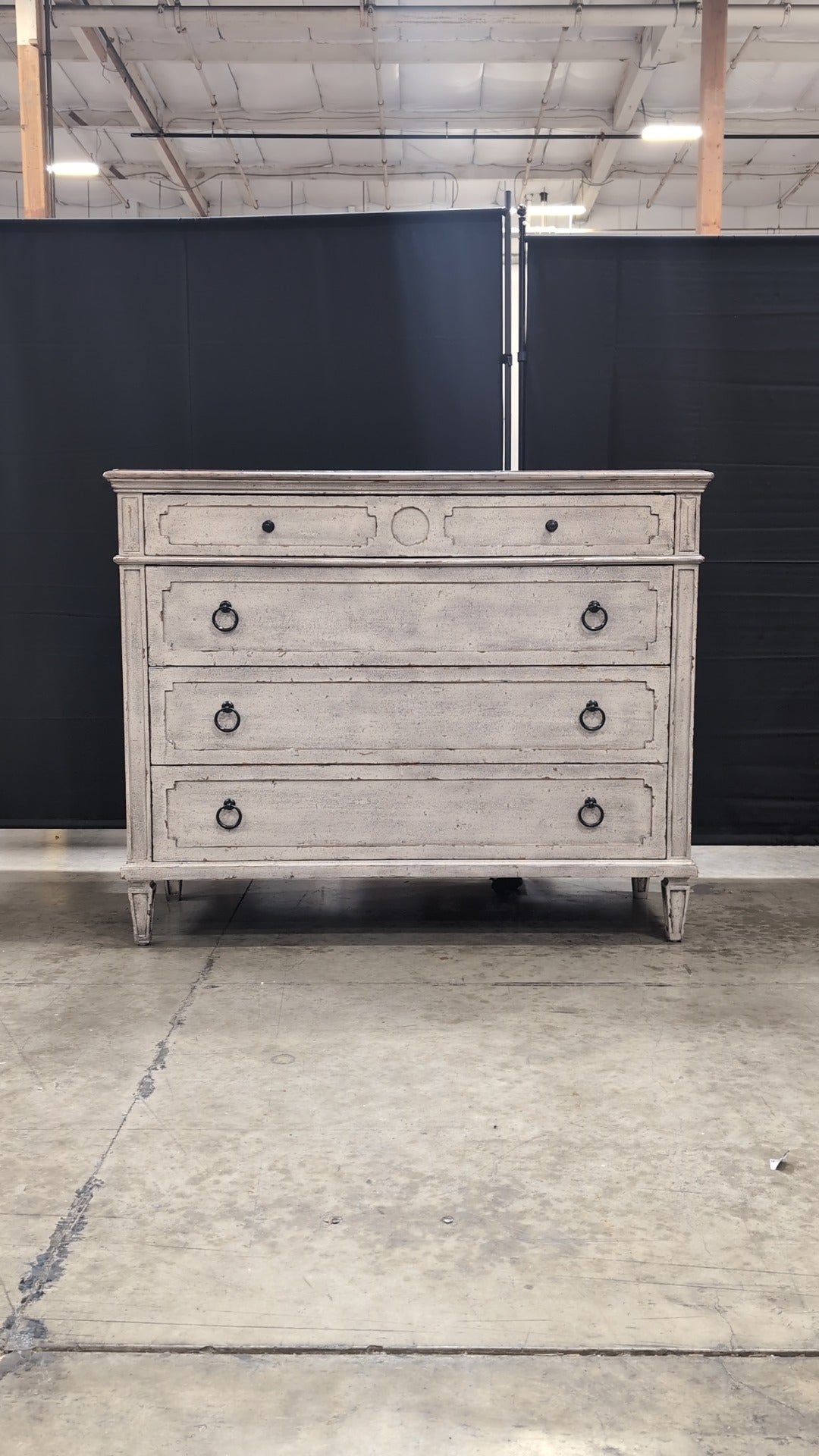Bassett Furniture Verona 4-Drawer Rustic Farmhouse Style Distressed Wood Dresser